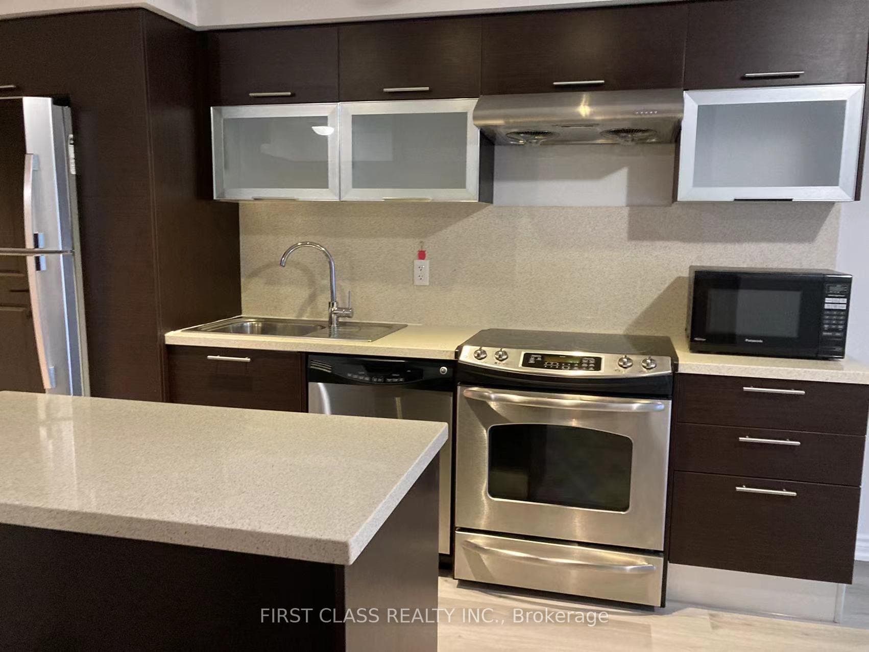 386 Yonge Street Unit 820 photo 8