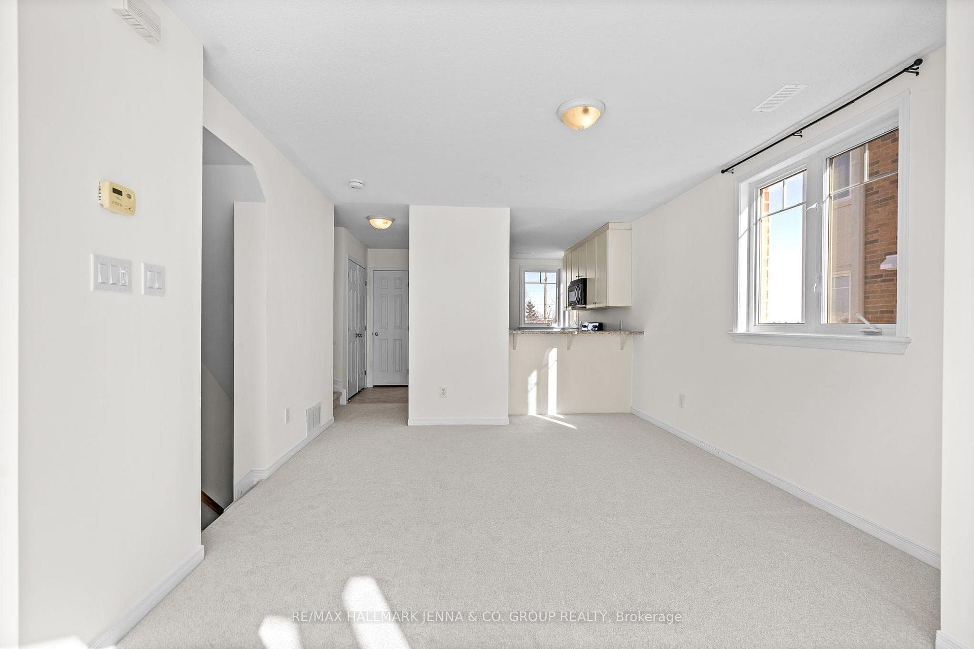2561 Longfields Road photo 9
