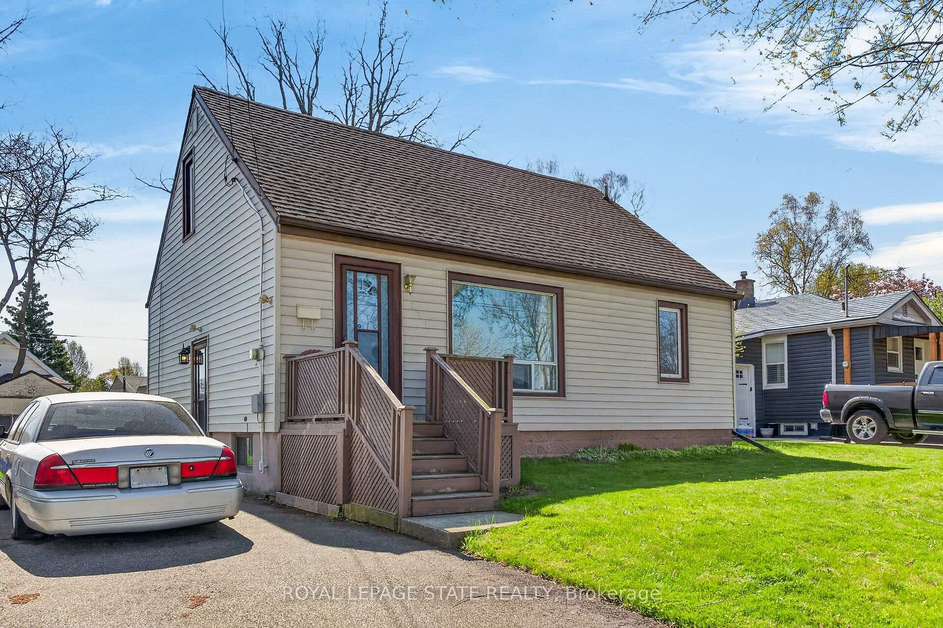 227 West 19th Street photo 1