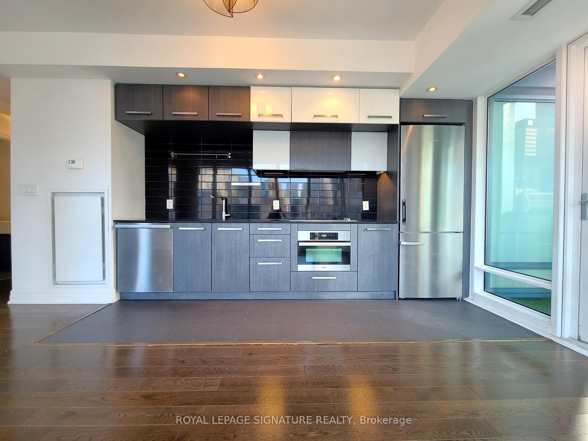 8 The Esplanade N/A Unit 1505 photo 3