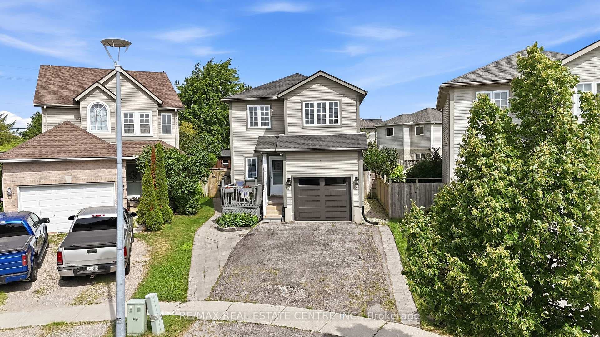 801 Hunters Gate Crescent photo 1