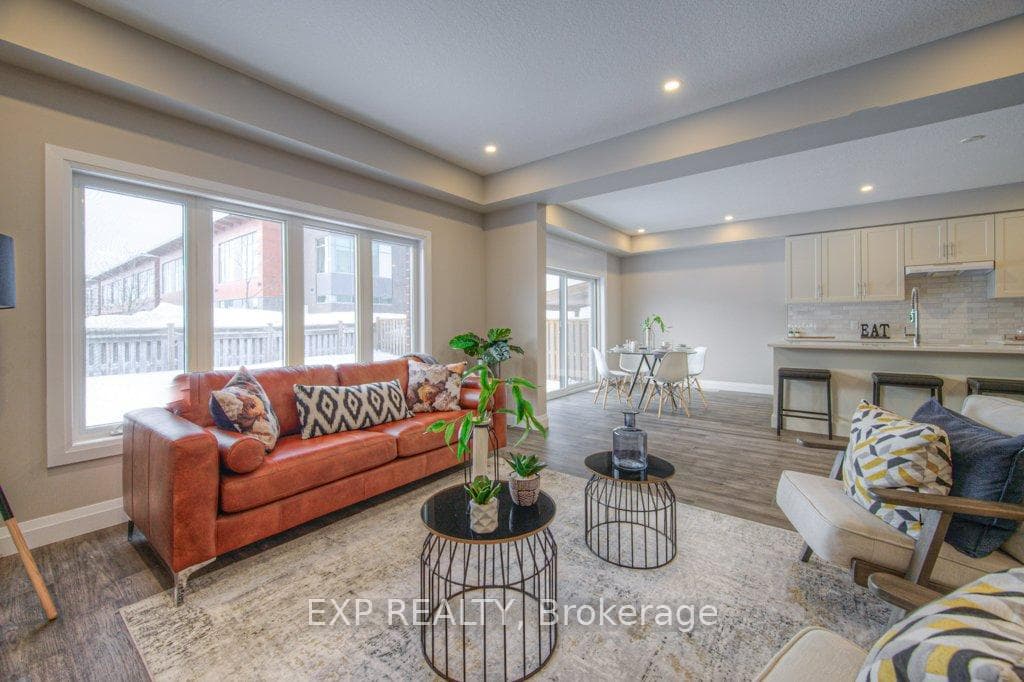 94 isaac Street photo 8