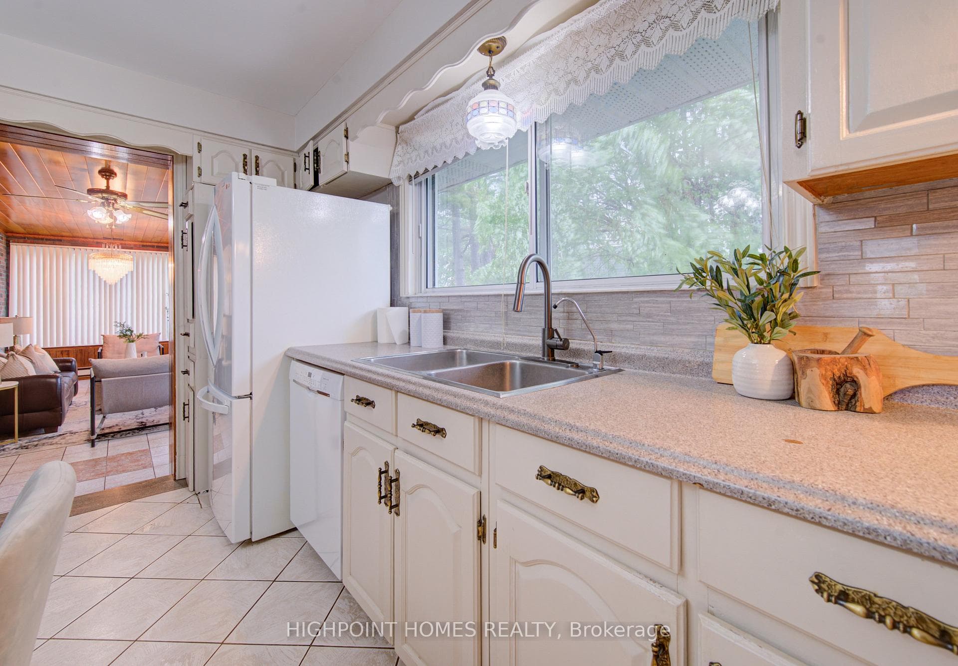 5438 Trafalgar Road photo 23