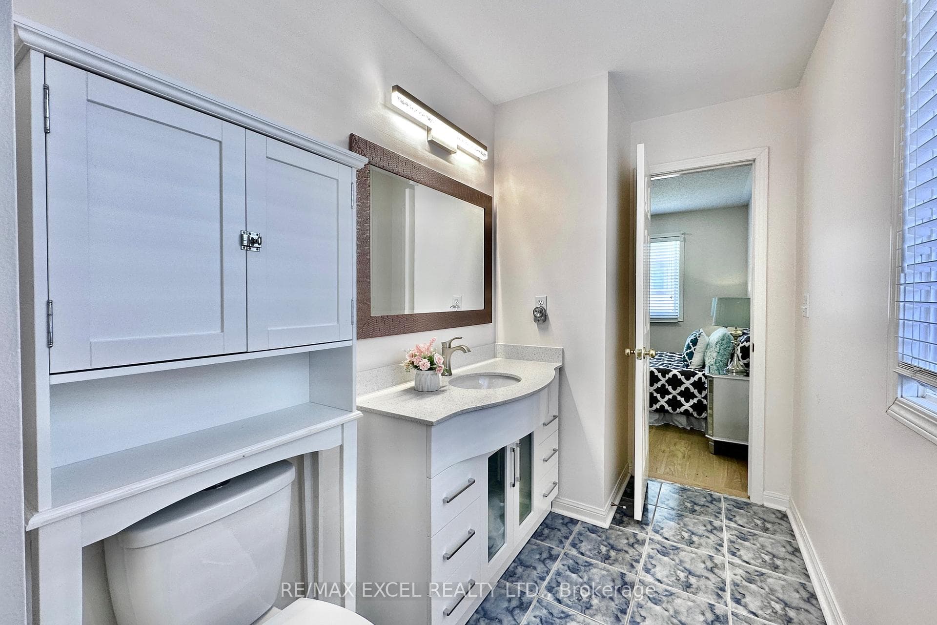 102 Castlemore Avenue photo 32