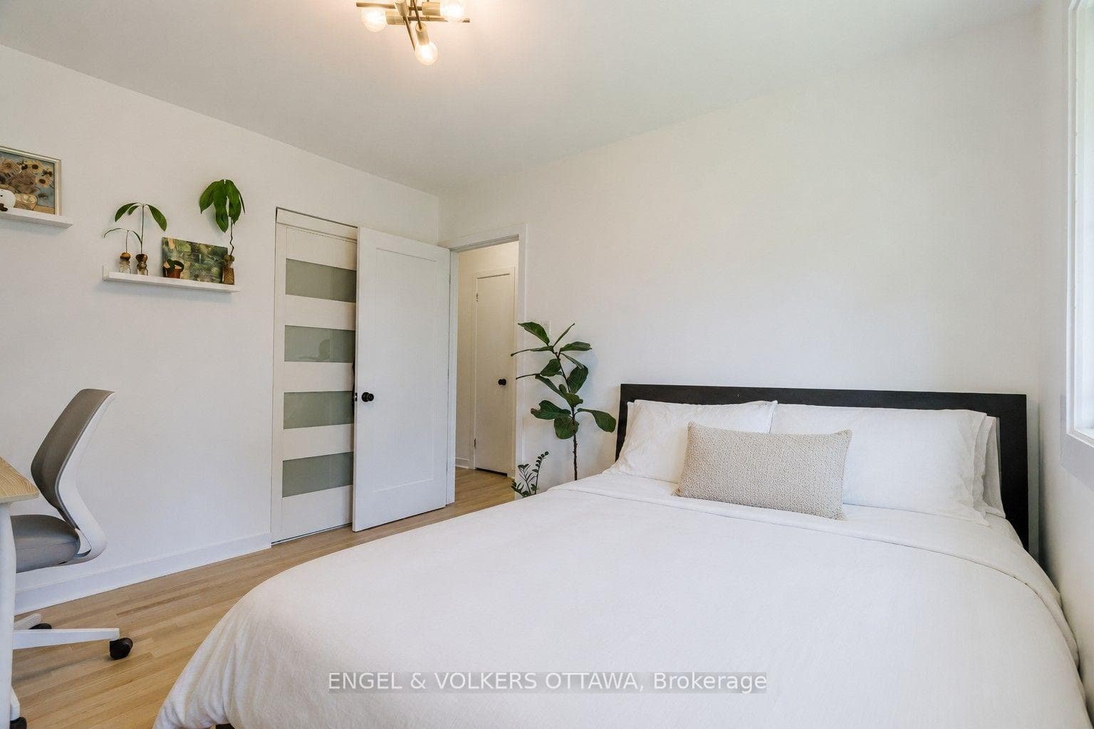 2995 Cowan Crescent photo 20