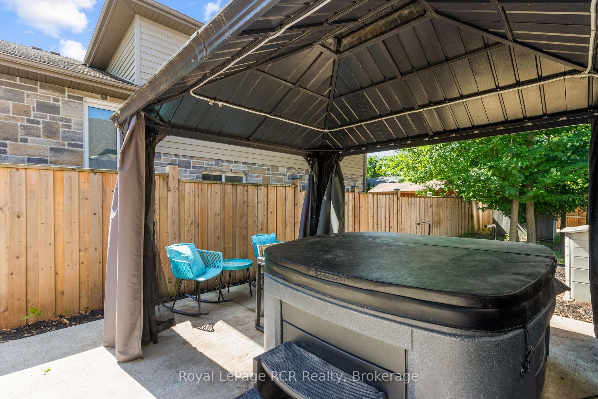 724 Elgin Street photo 13