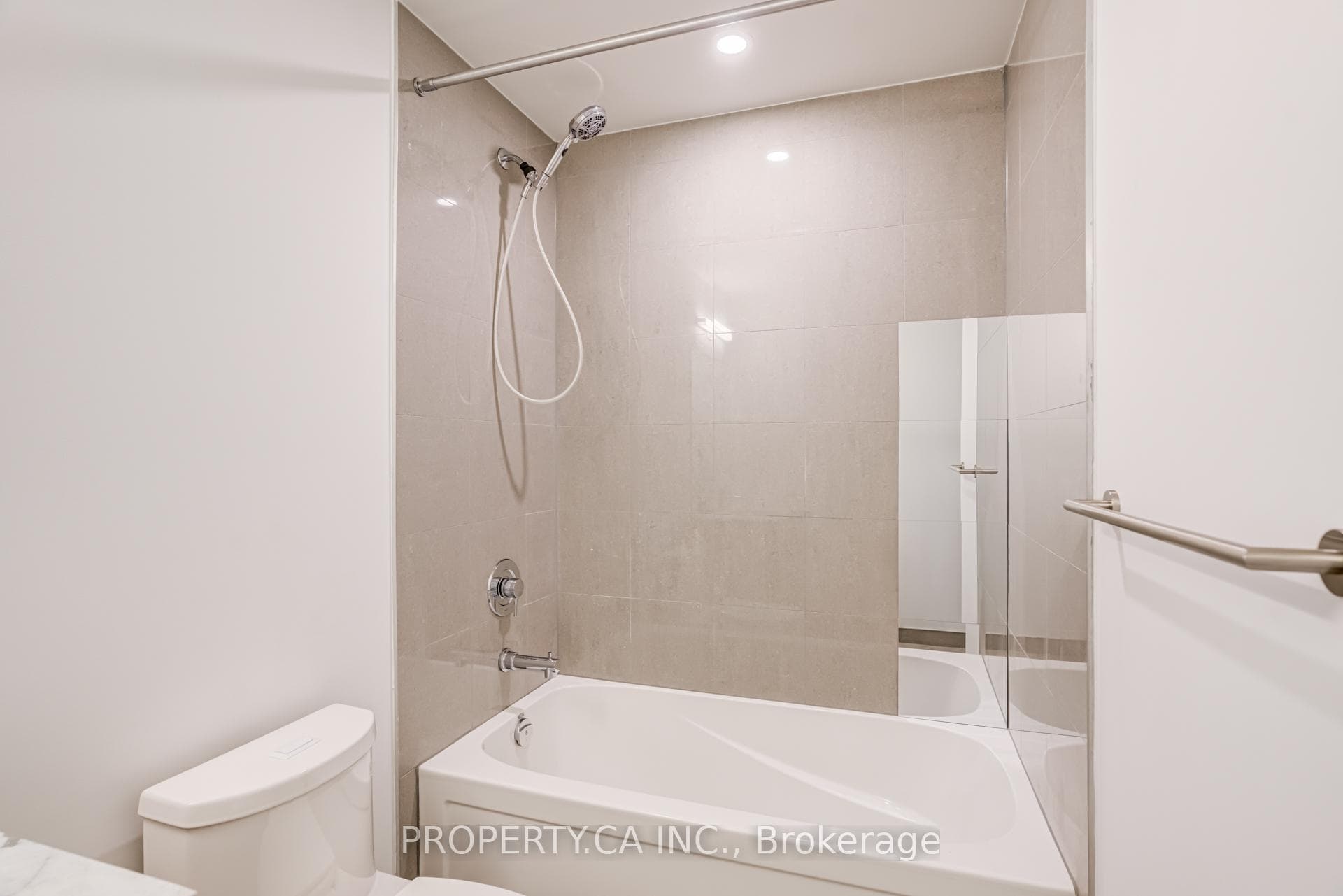 15 Queens Quay Unit 419 photo 7