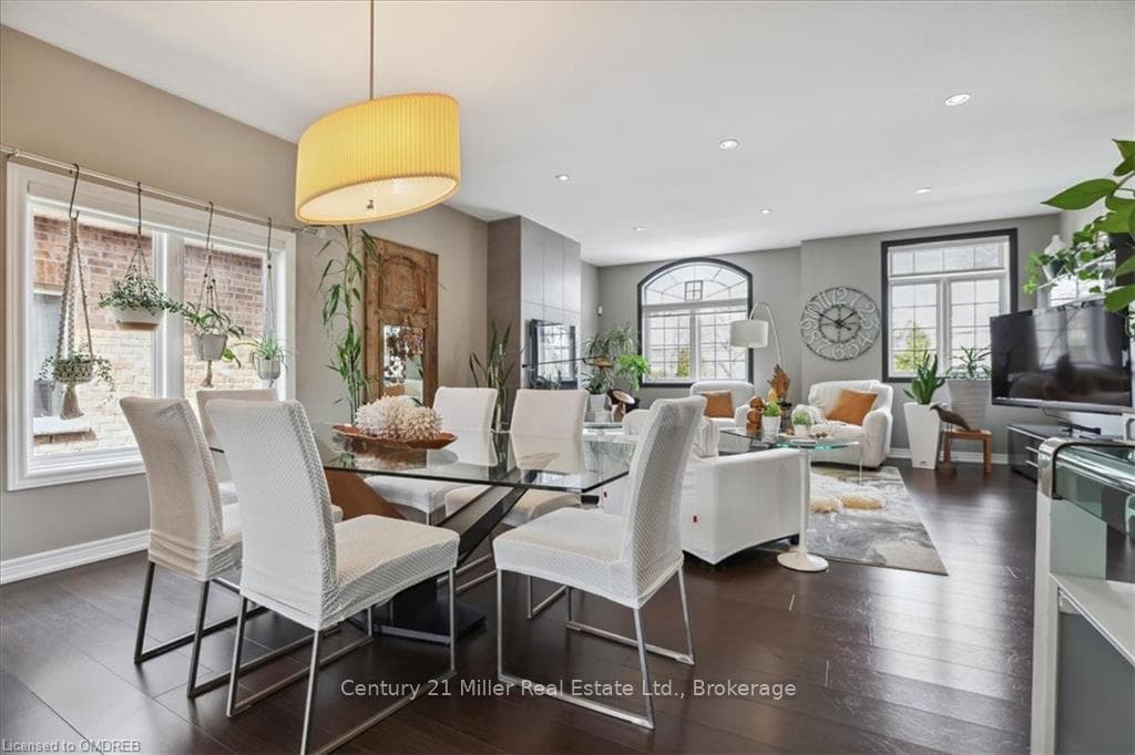 546 DYNES Road photo 12