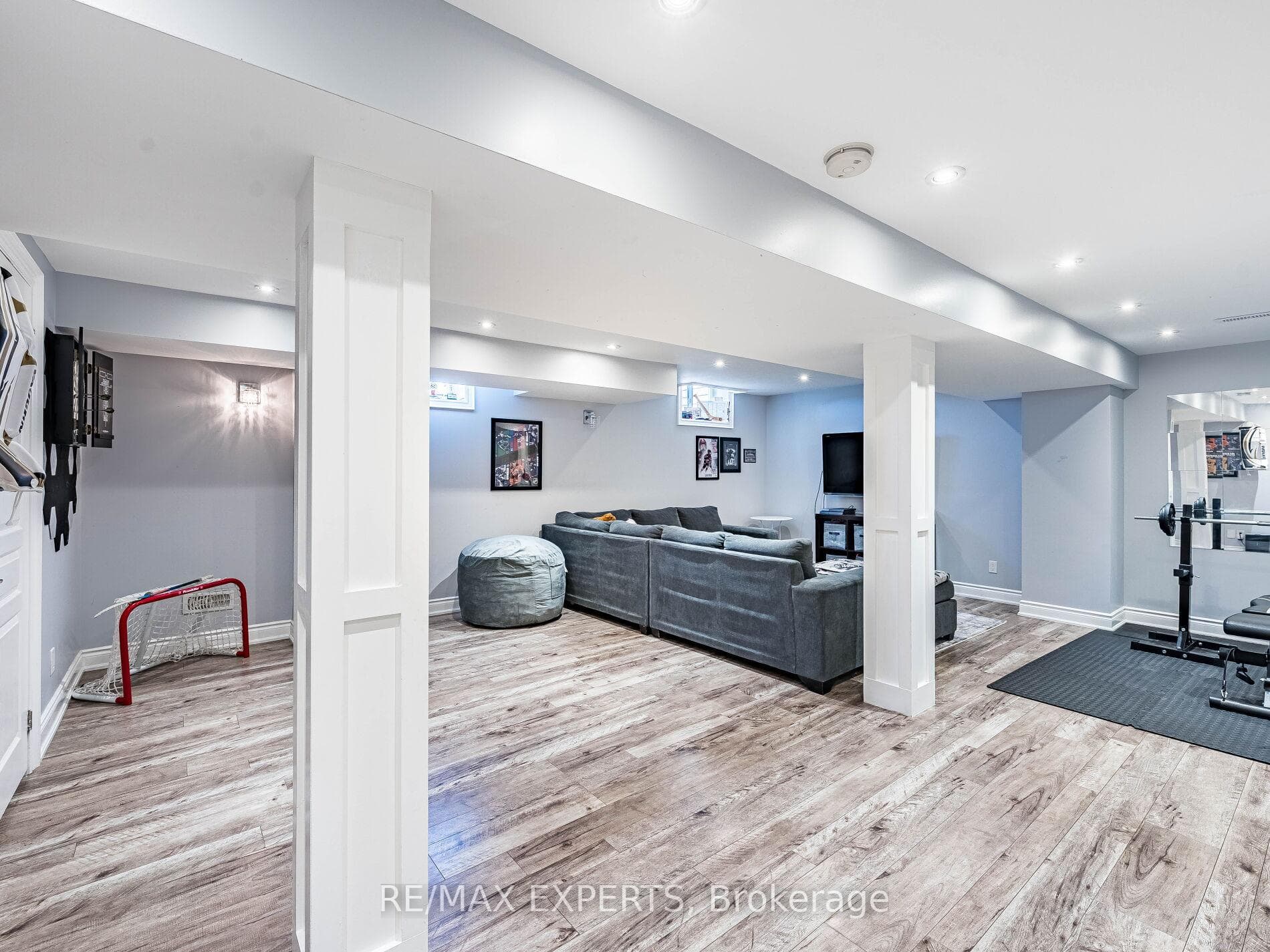20 Foxchase Drive photo 34