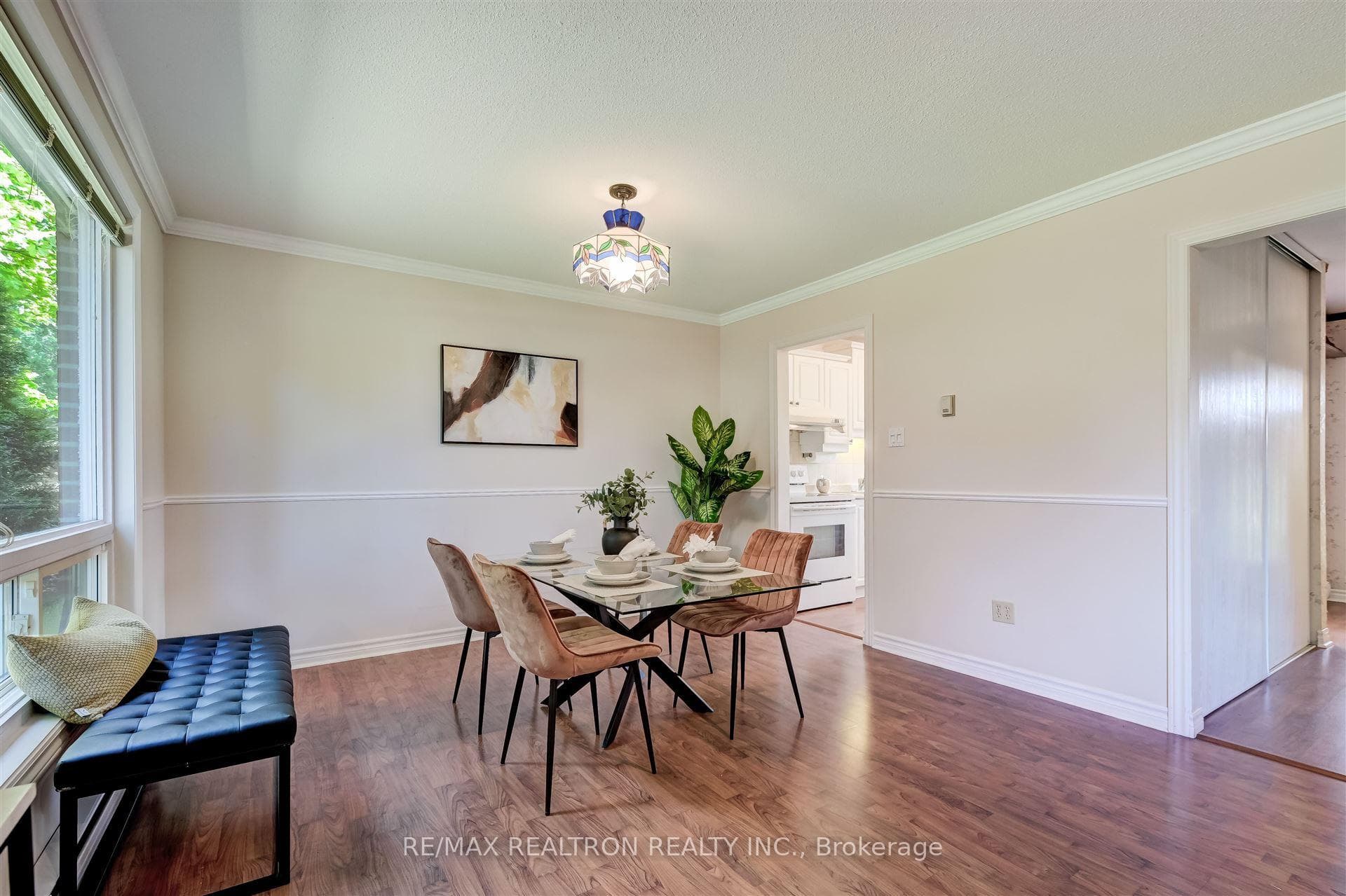 137 William Roe Boulevard photo 10