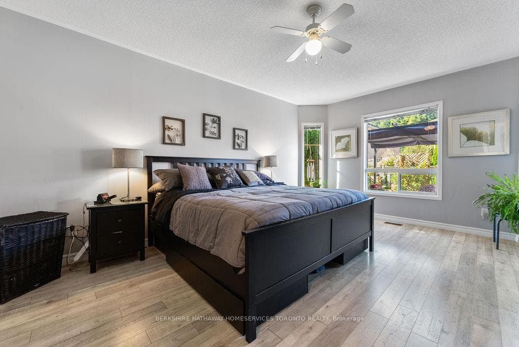 1581 Seguin Square photo 19