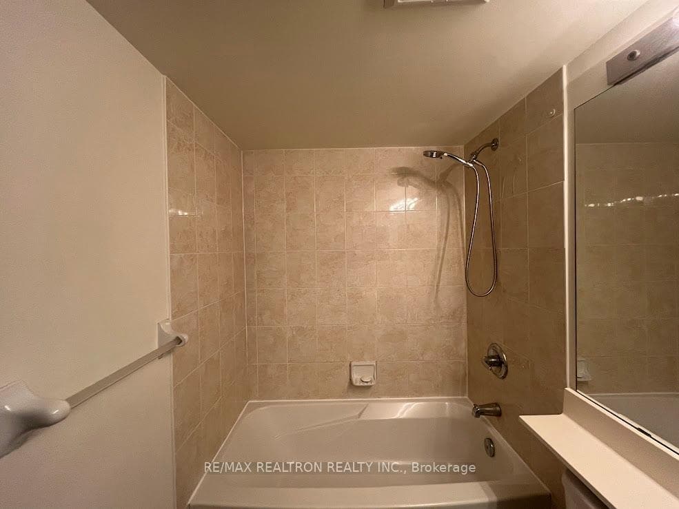 155 Beecroft Road Unit 302 photo 18