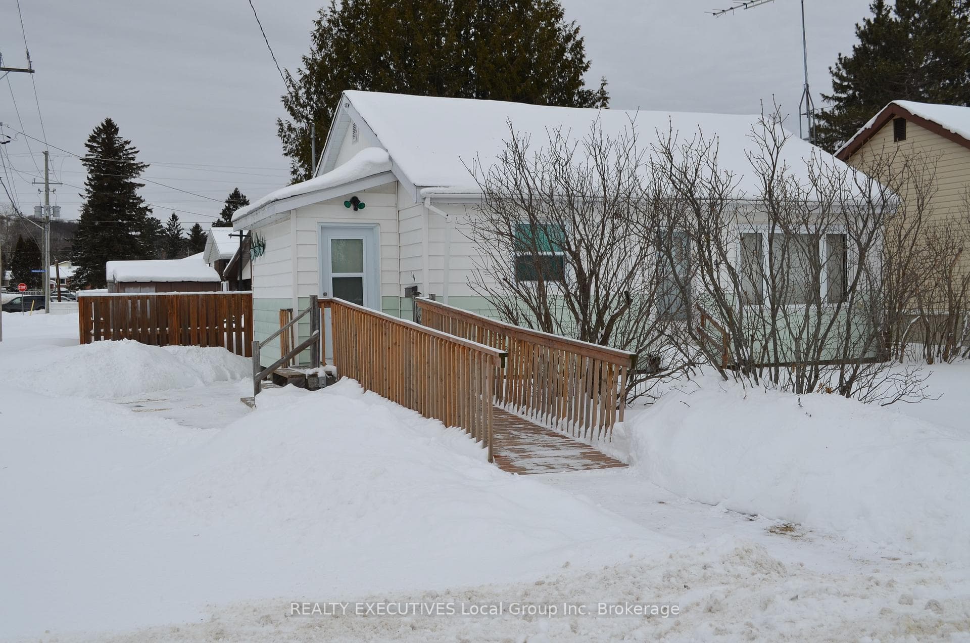 304 Angus Avenue photo 33