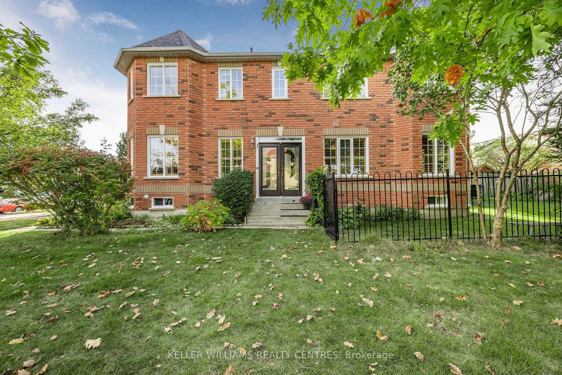 1 Silverdart Crescent photo 3