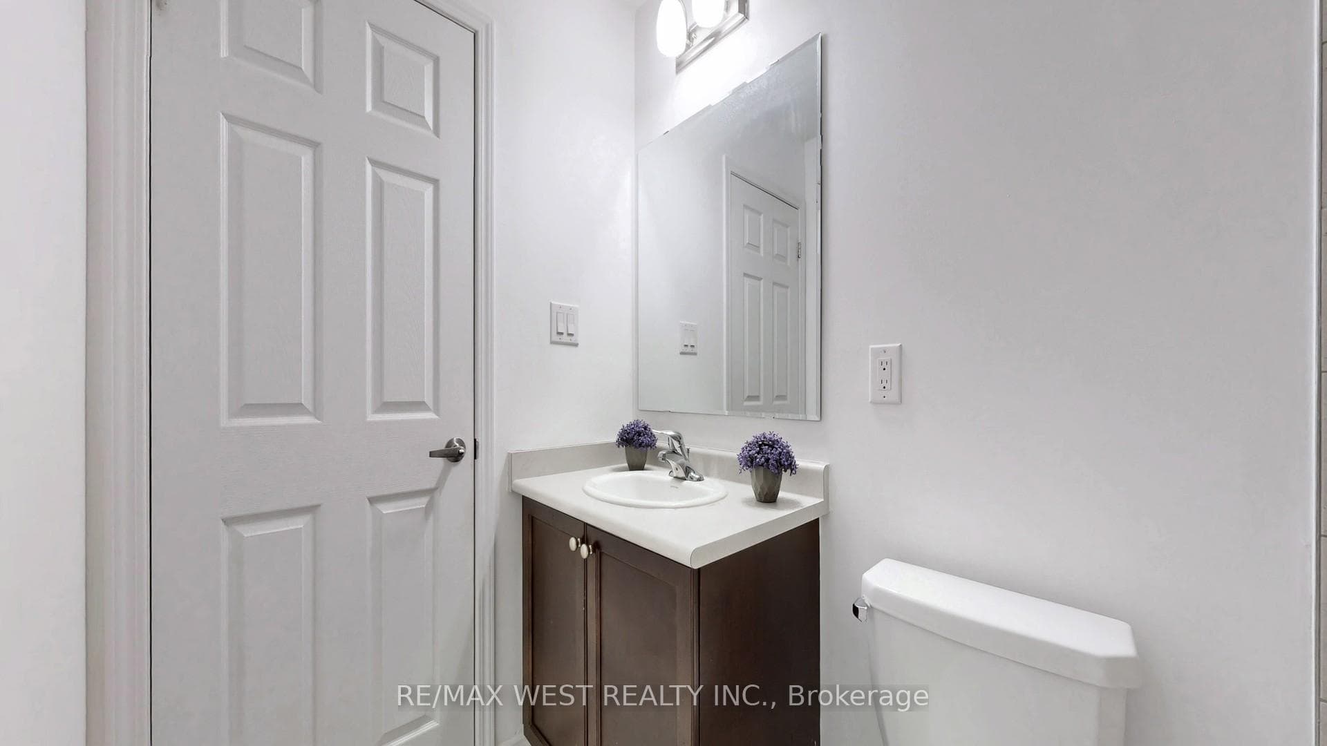 902 Sumac Crescent photo 36