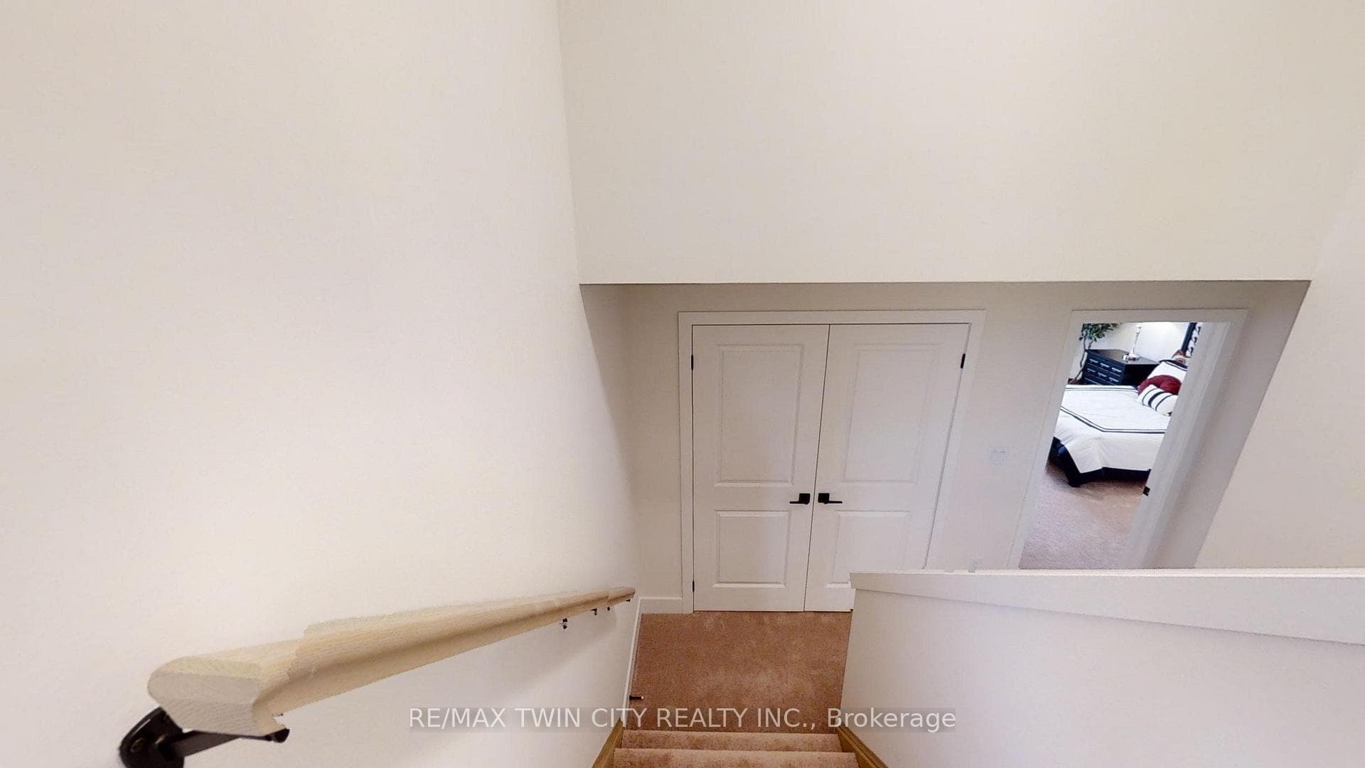 971 Deveron Crescent photo 29