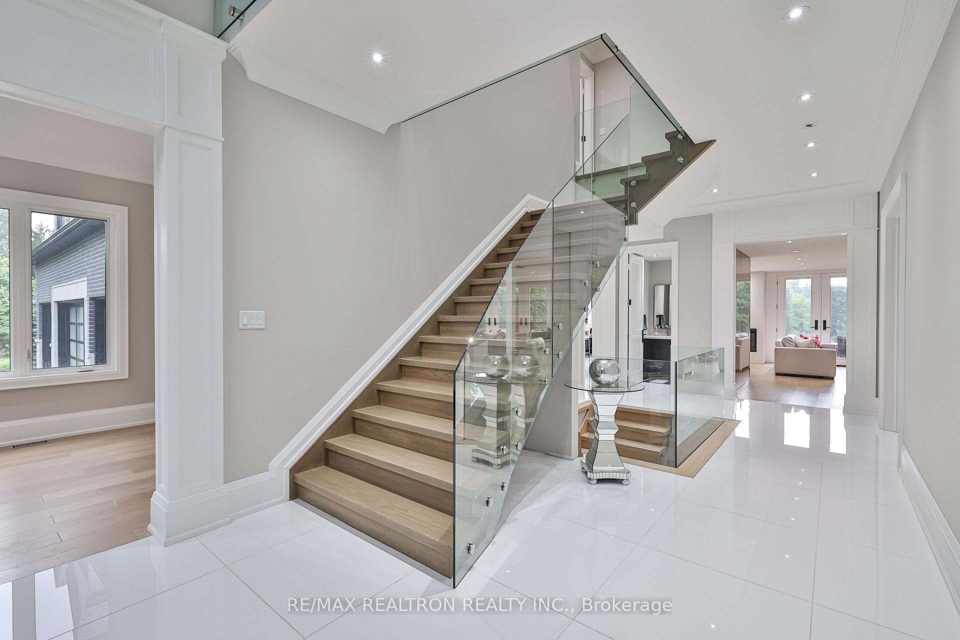 260 Churchill Avenue photo 3