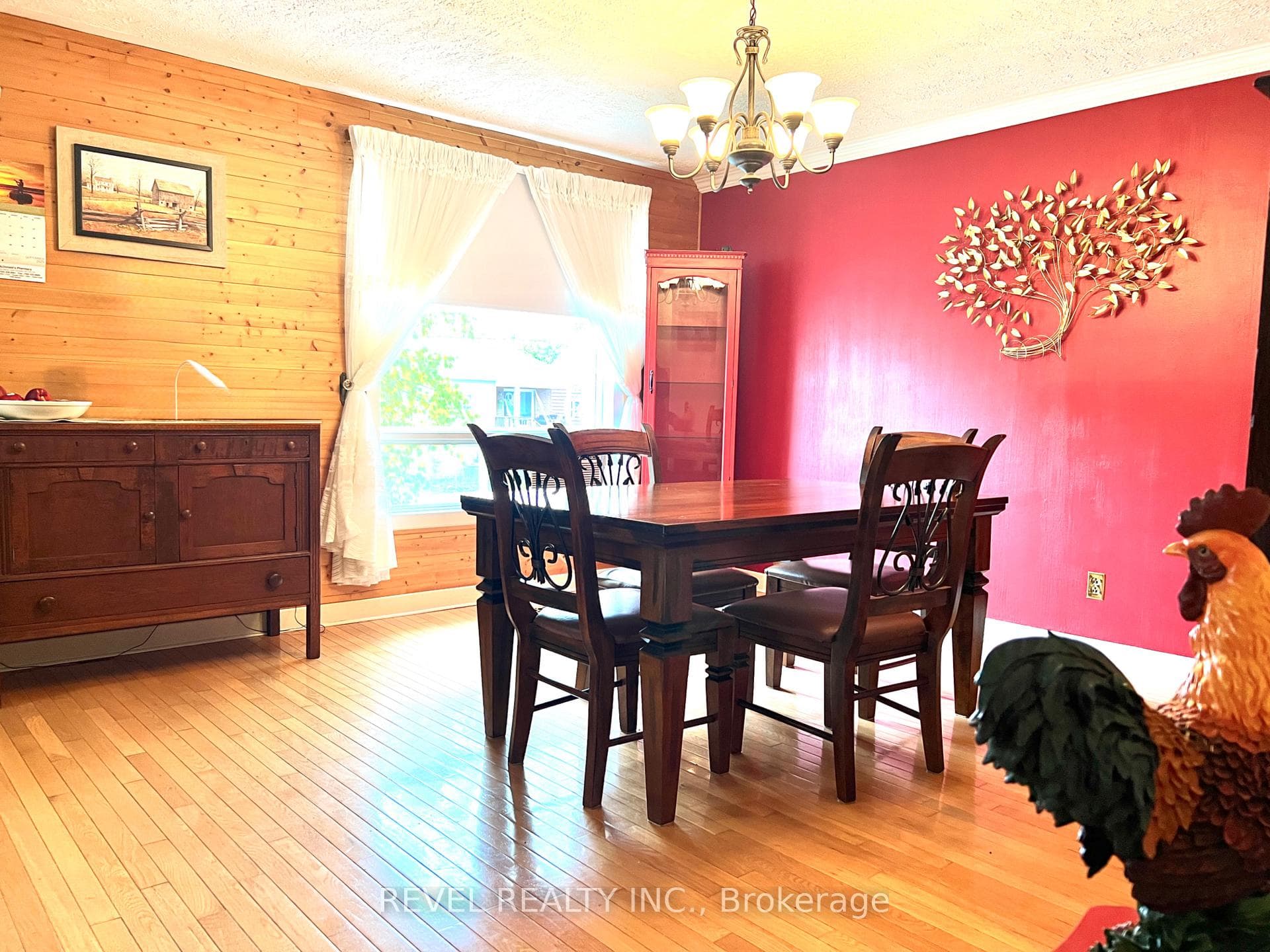 136 Allan Street photo 4