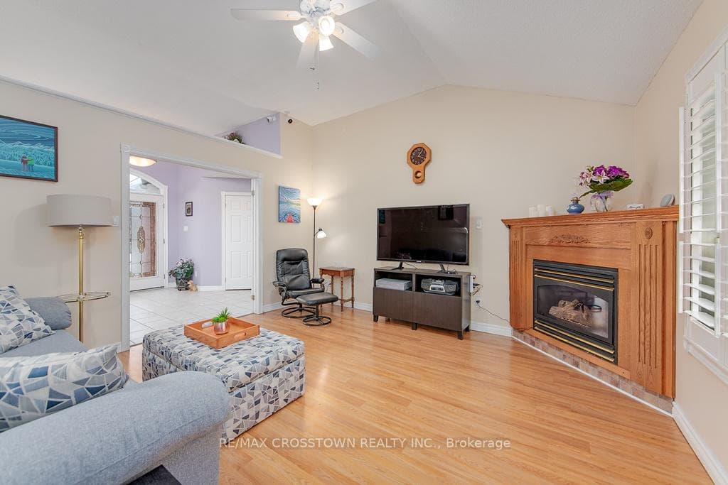 10 Birchmount Circle photo 4
