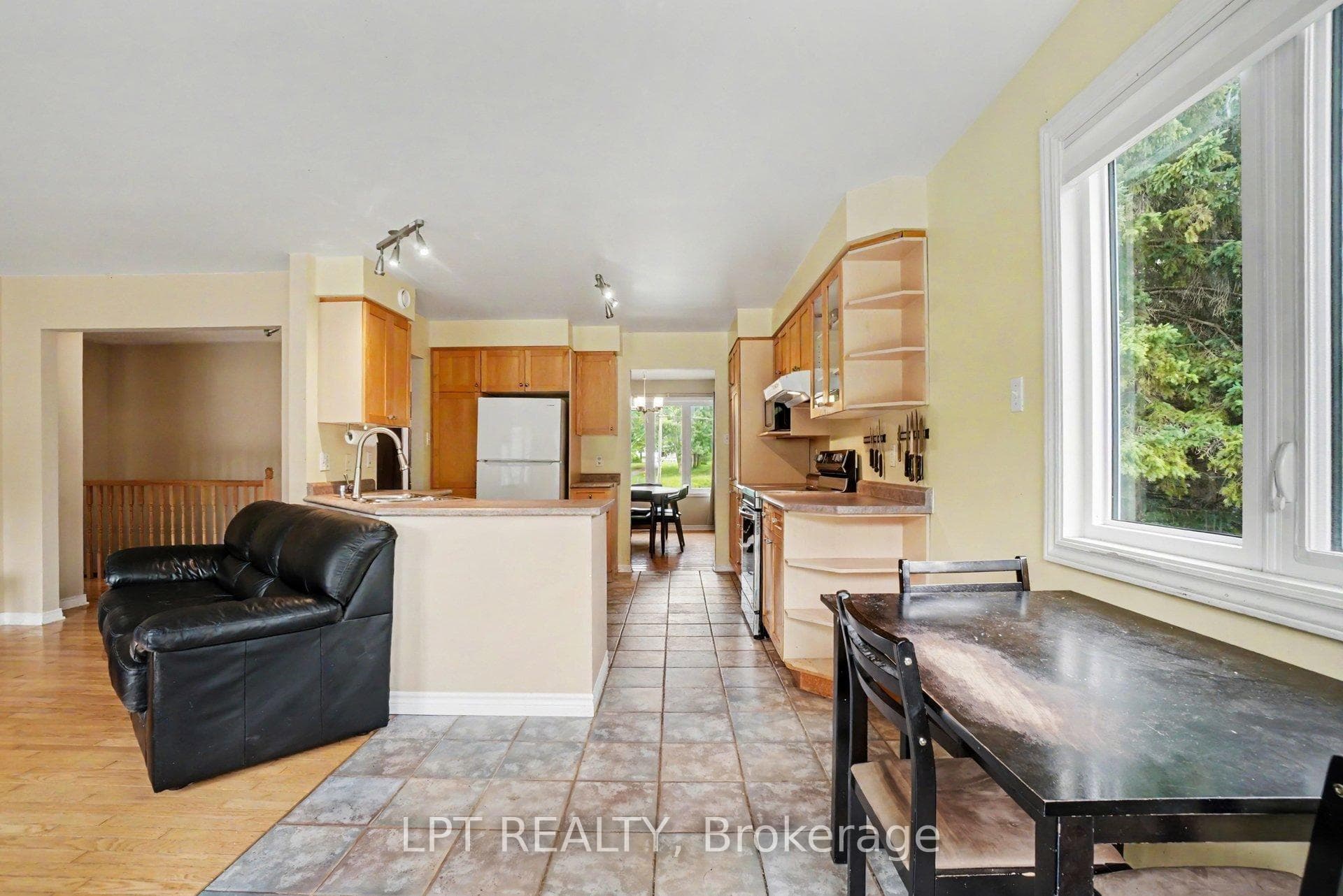3898 Etienne Road photo 16