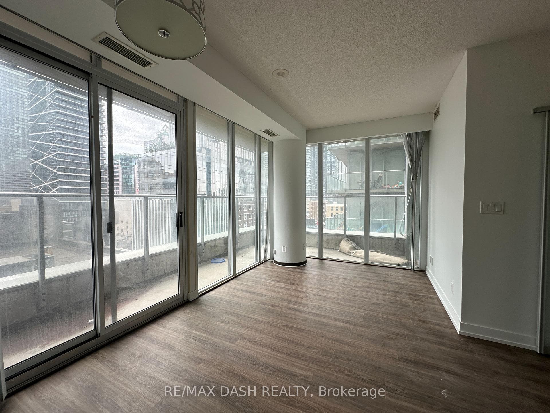 126 Simcoe Street Unit 803 photo 10