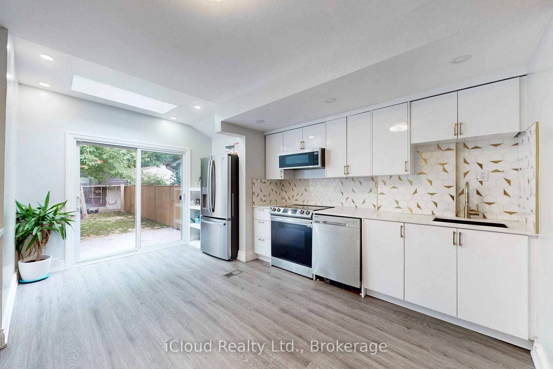 275 Blackthorn Avenue Unit Upper photo 7