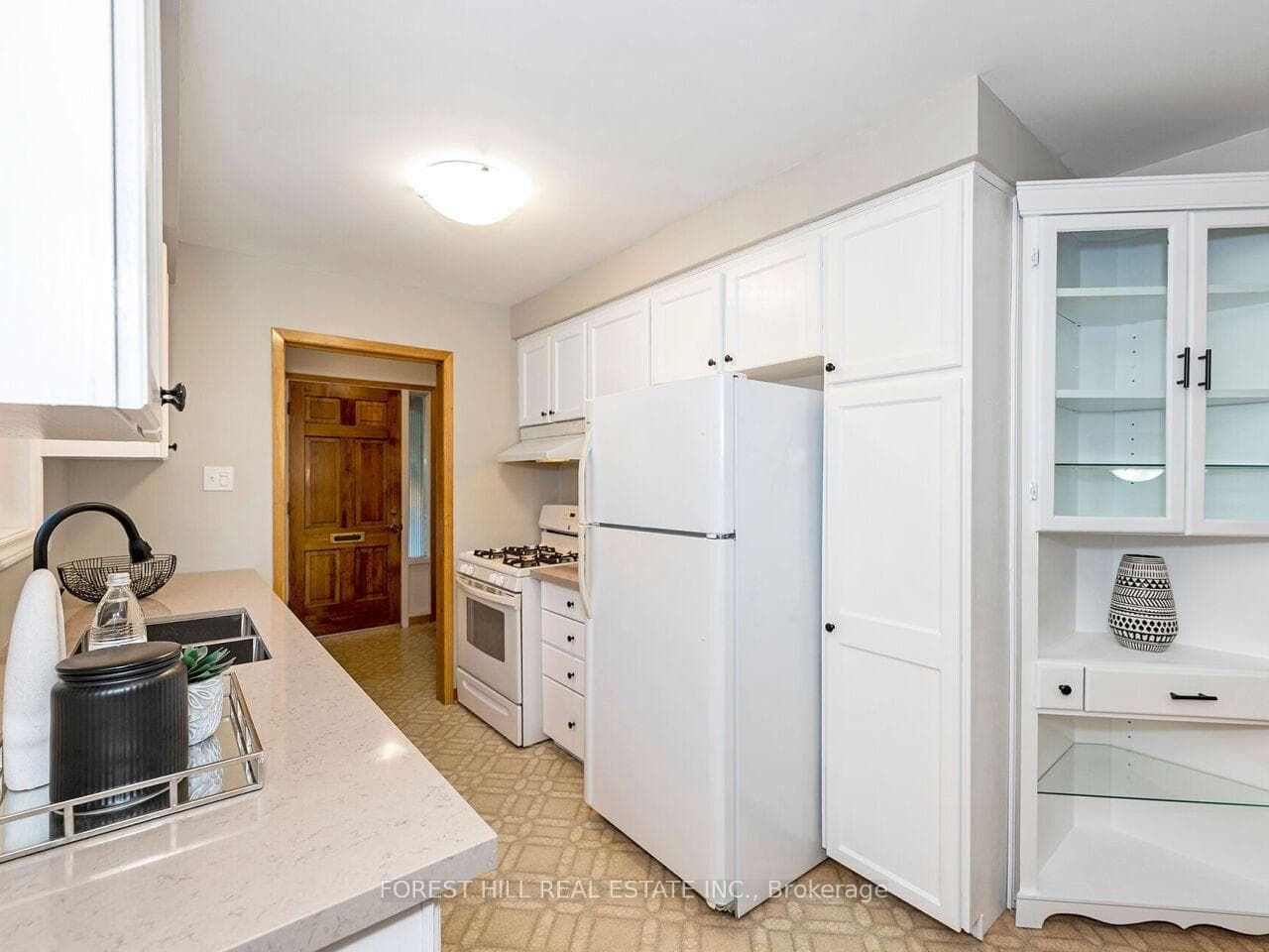 6193 Montevideo Road photo 10