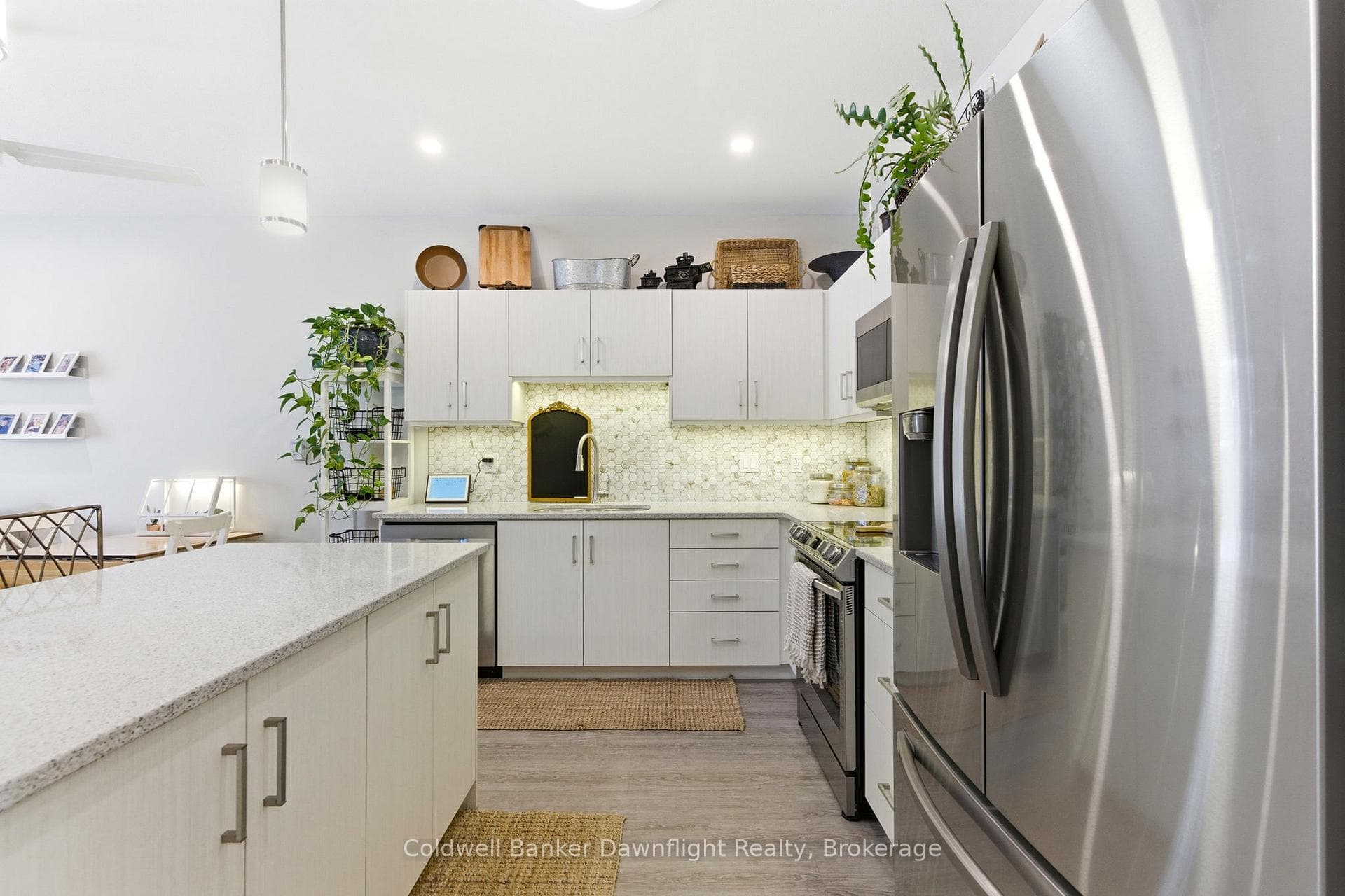84 Rowe Avenue photo 12