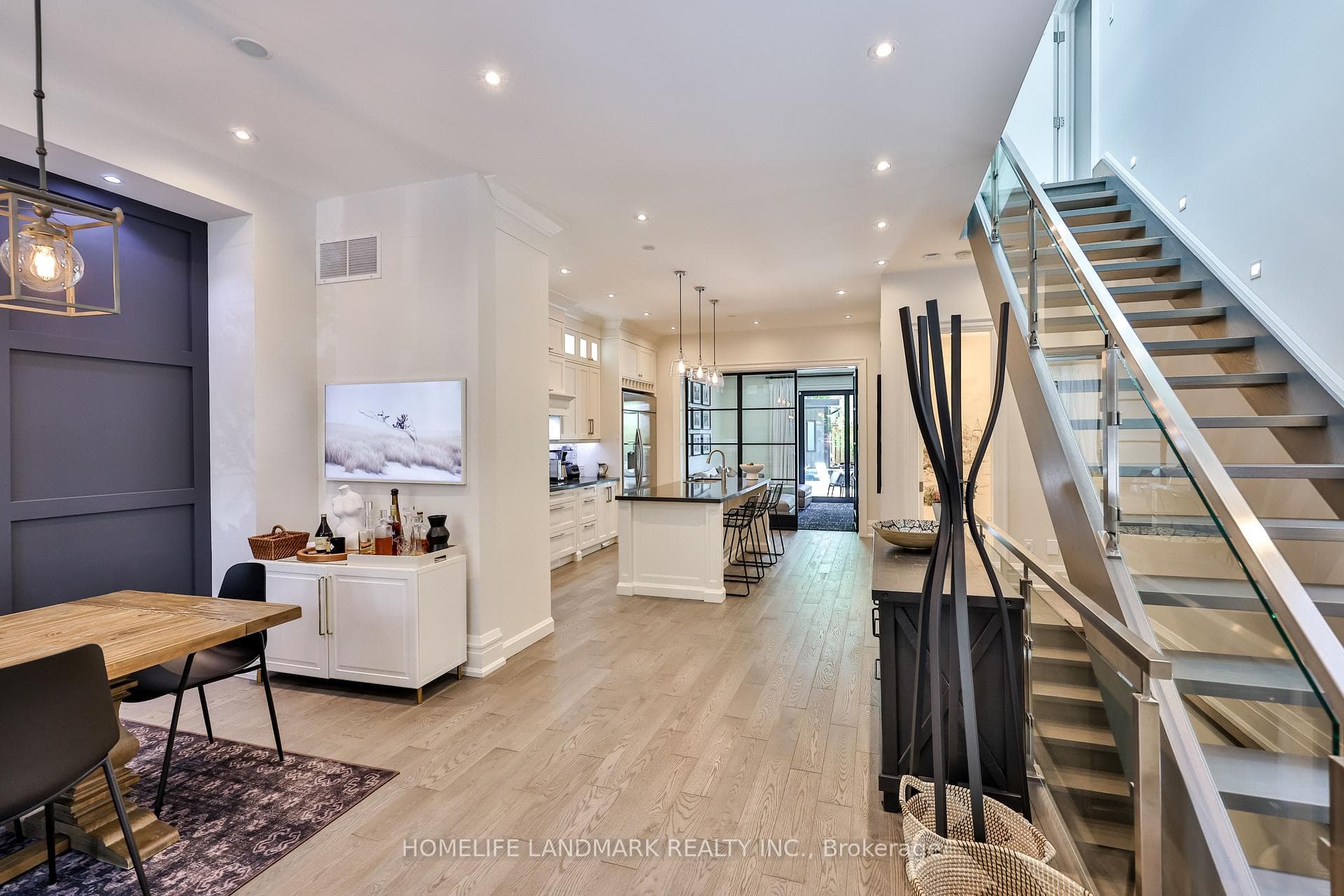 211 South Kingsway Way photo 9