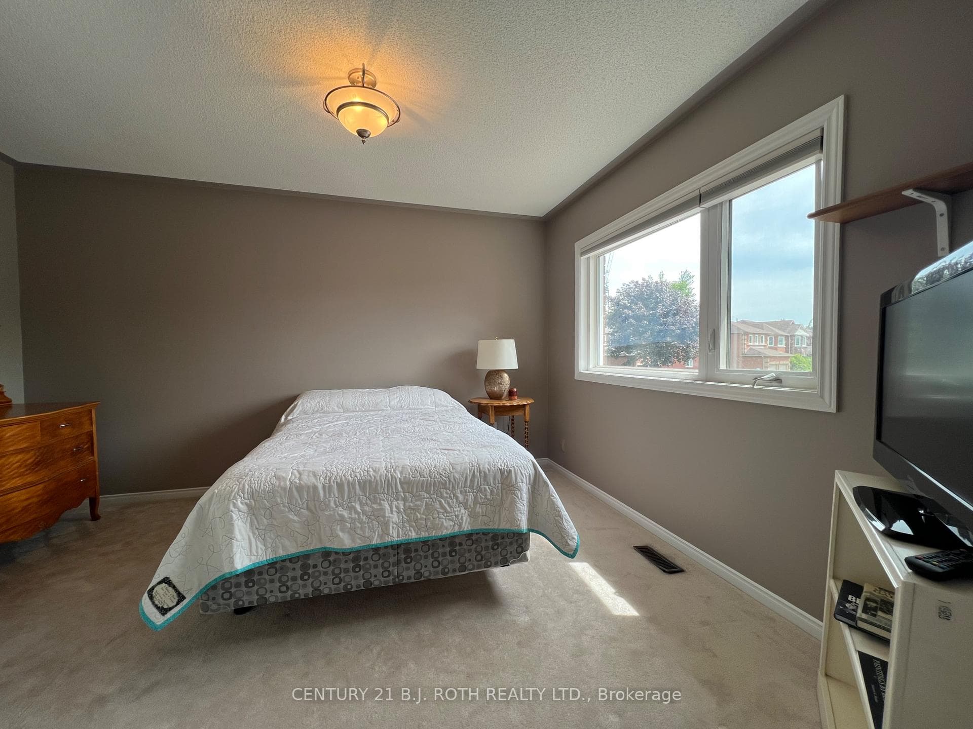 47 Looker Drive photo 39