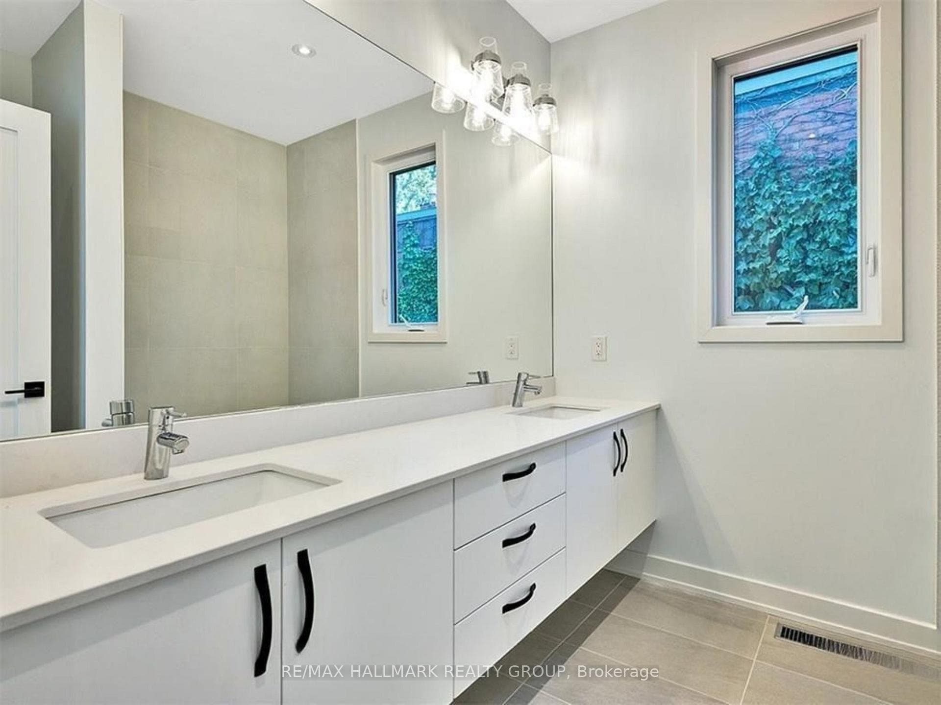 Family Bathroom 5pc