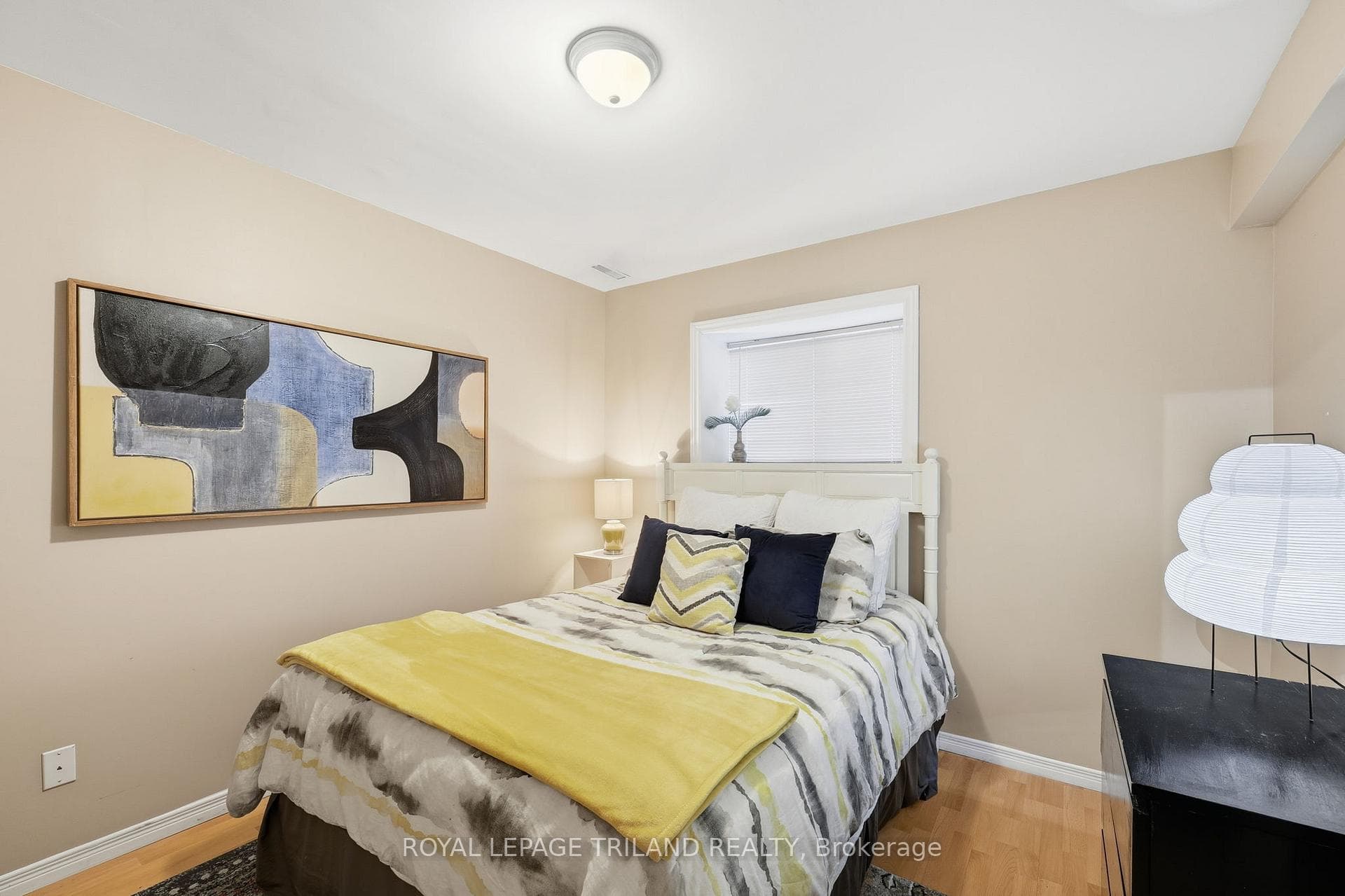 1041 BLYTHWOOD Road photo 25