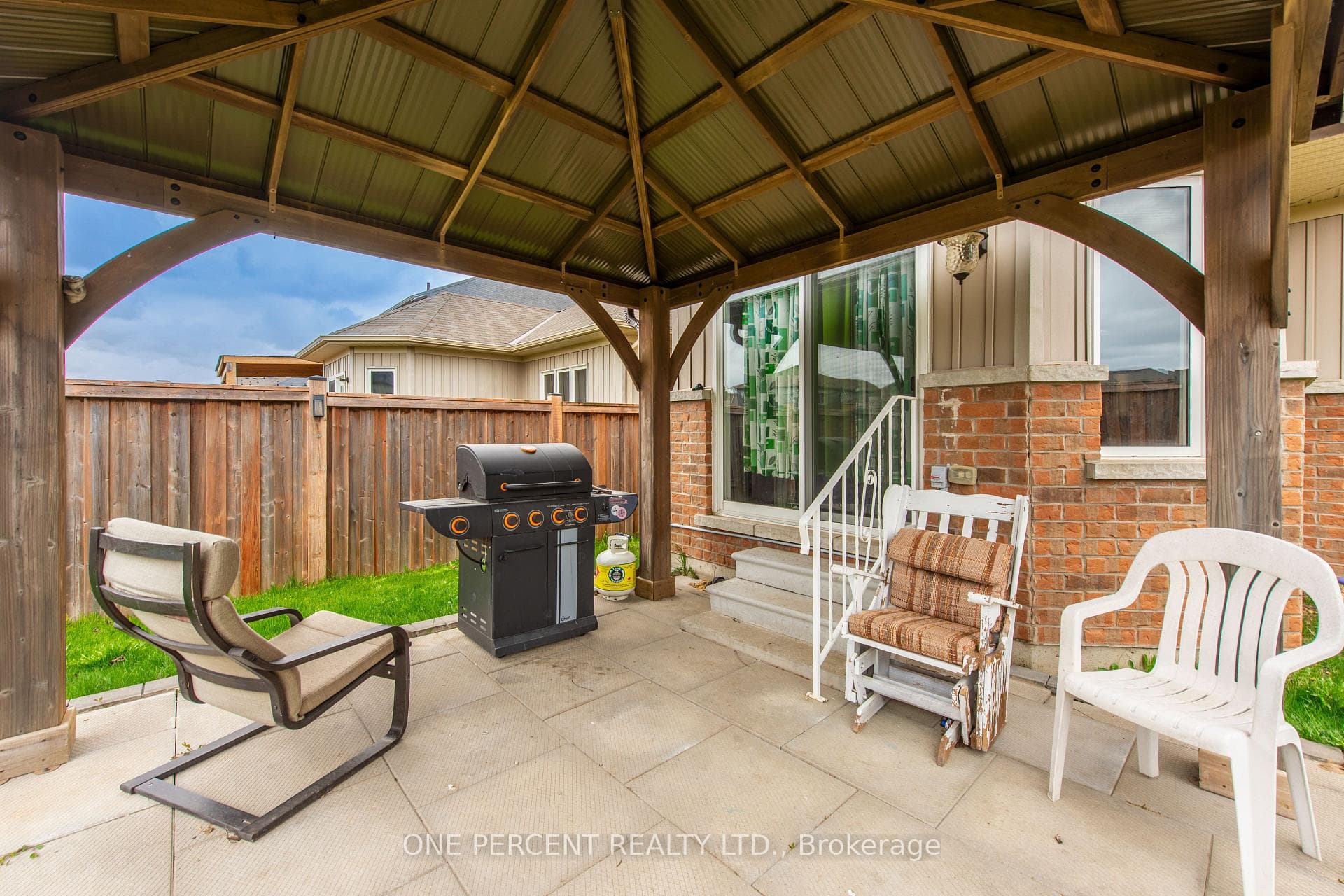 360 Armstrong Street photo 34