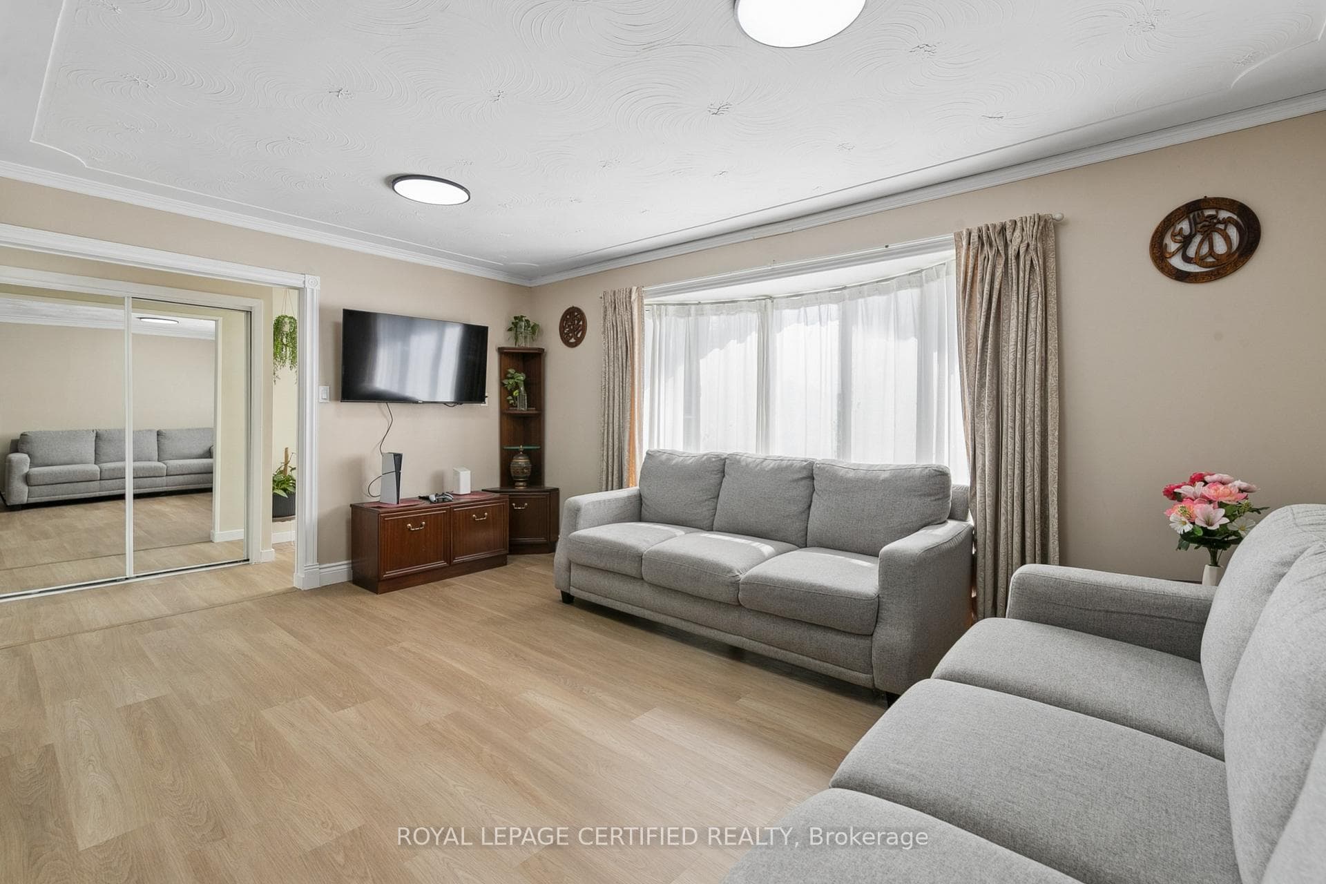 1121 Valentine Drive photo 9