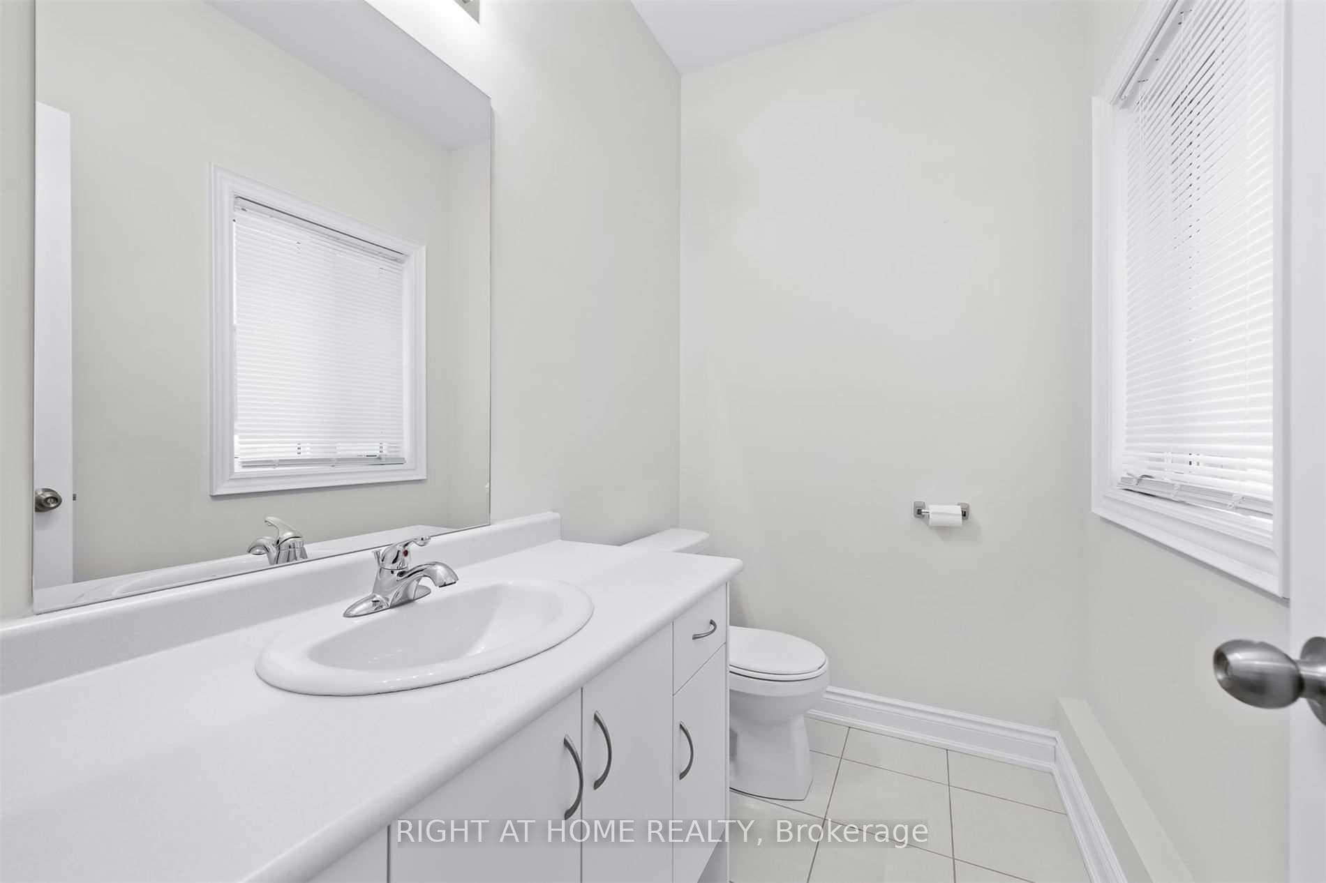 1172 Peelar Crescent photo 12