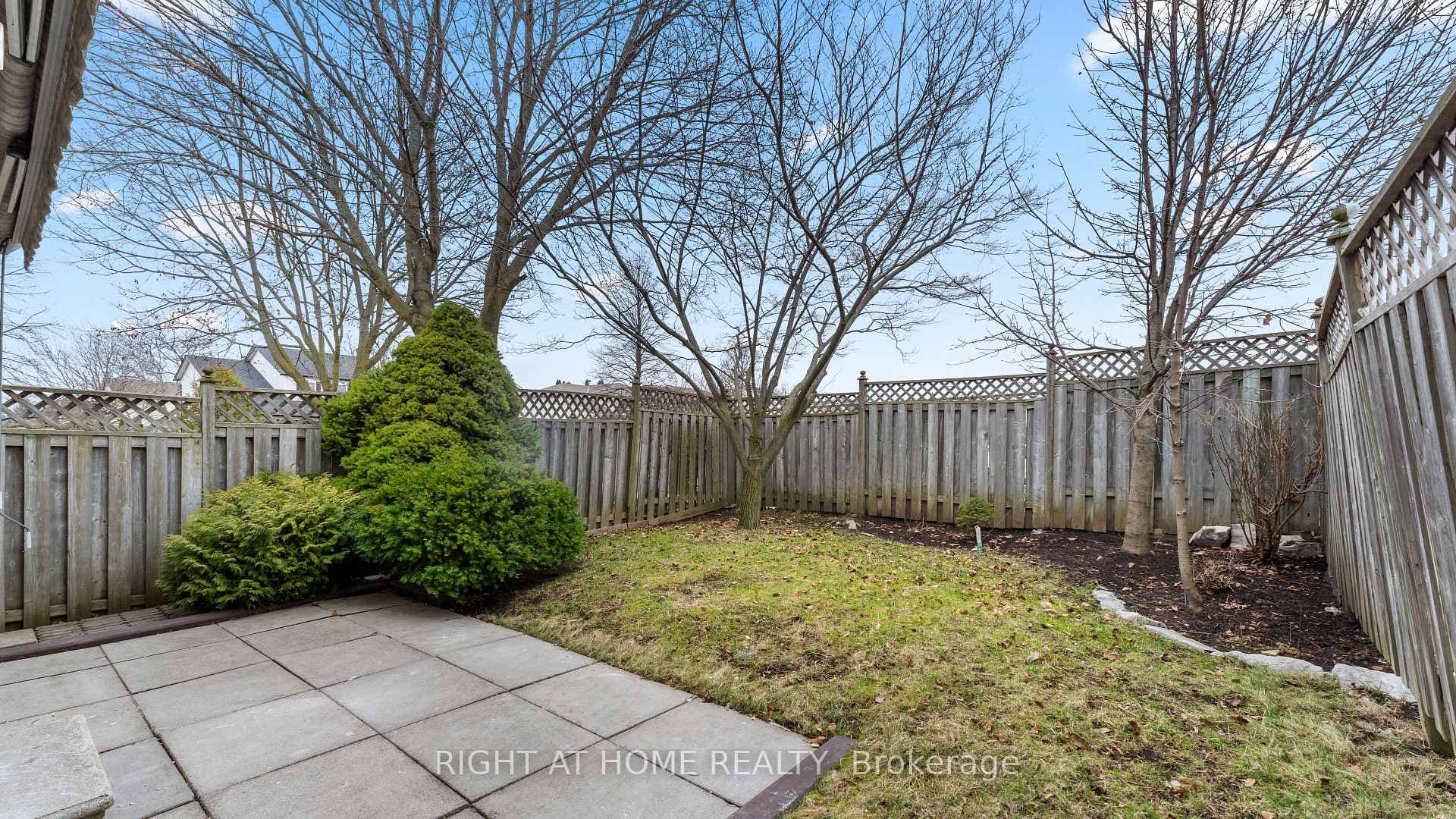 74 Windham Crescent photo 25