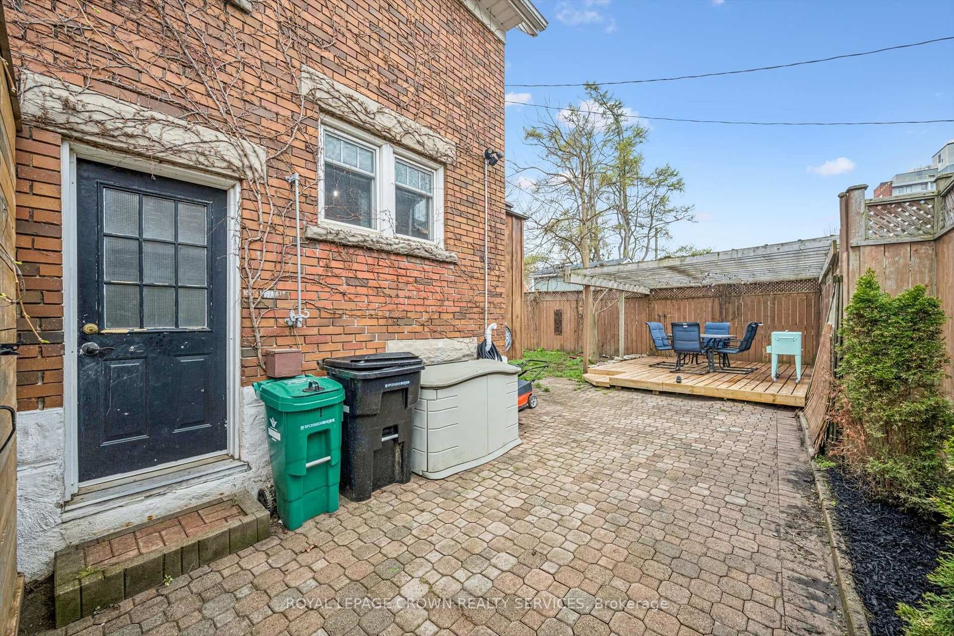 9 Spadina Road photo 28