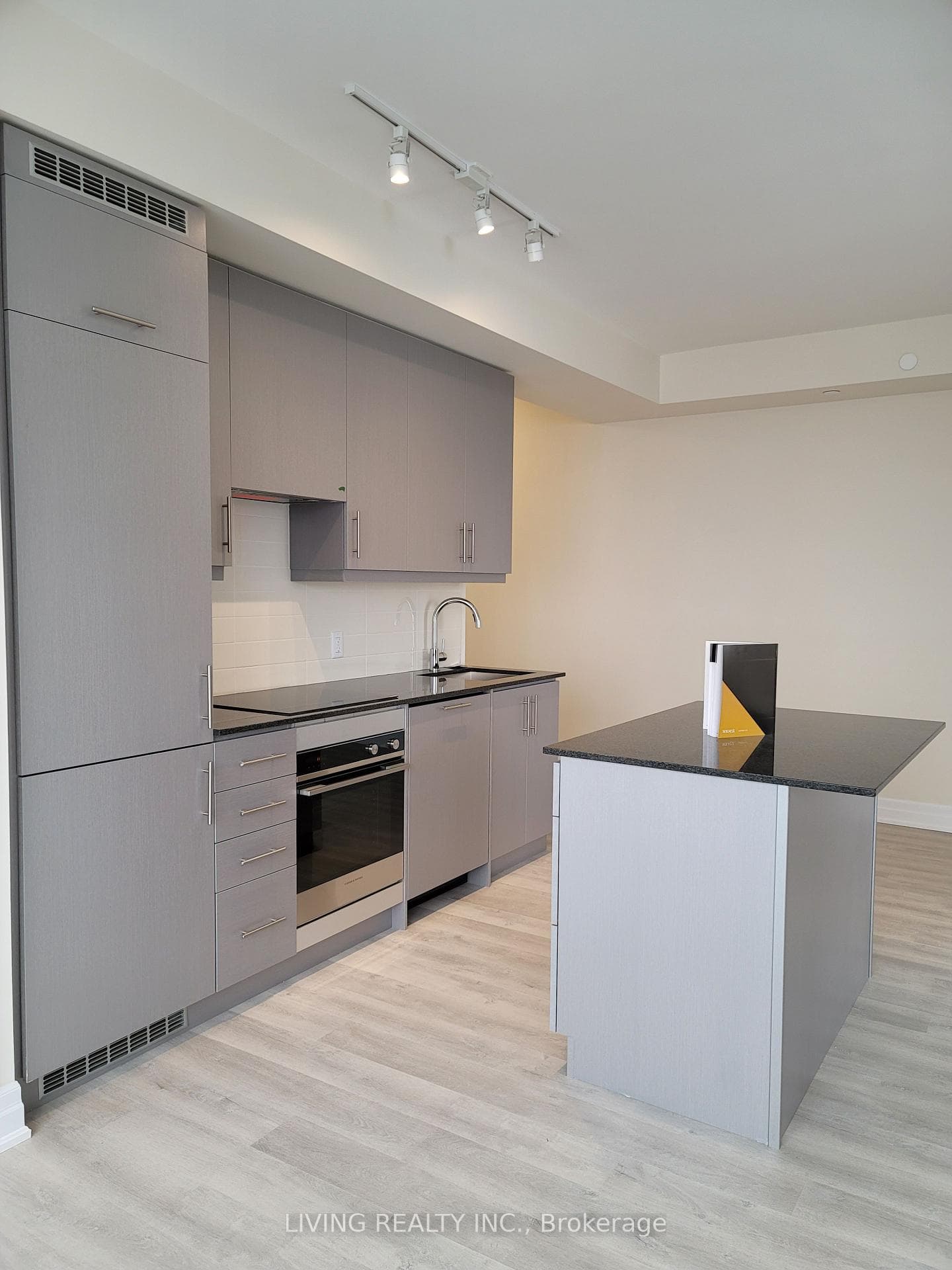 9075 Jane Street Unit 1108 photo 18