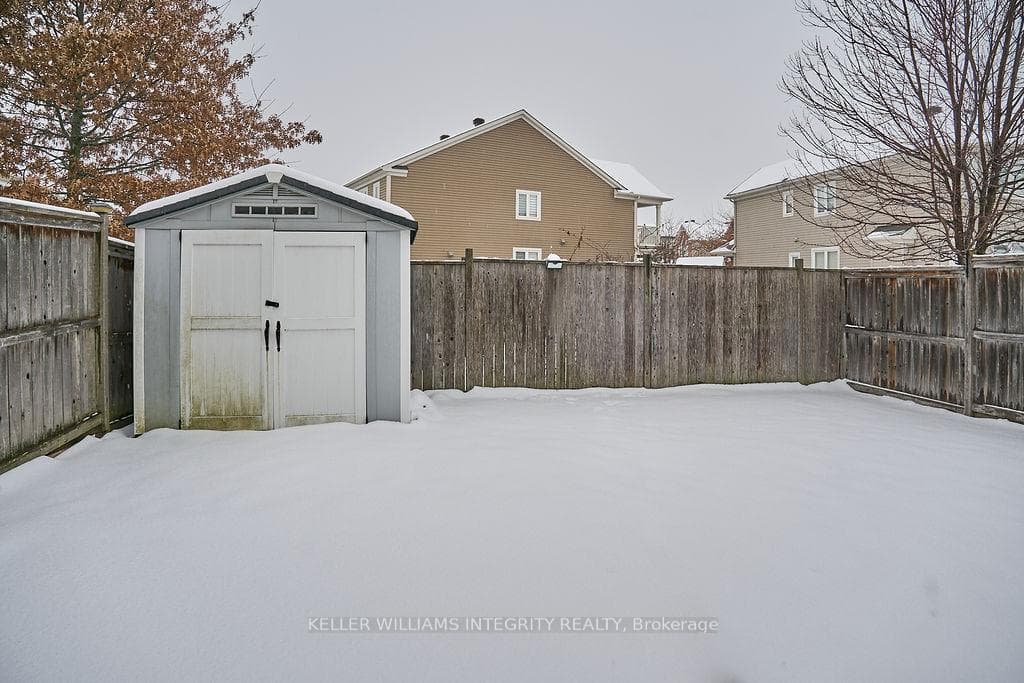 526 Khamsin Street photo 38