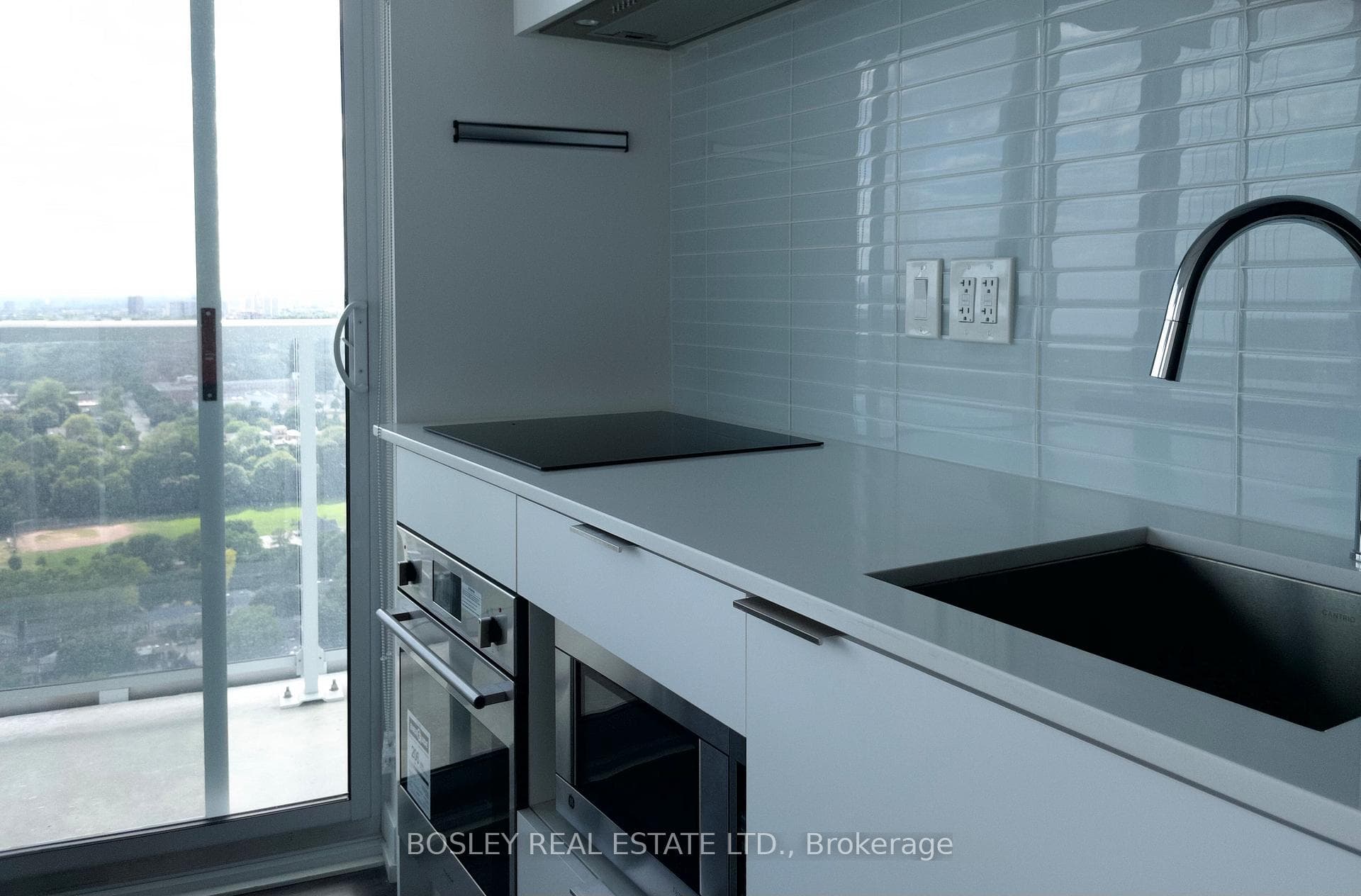 33 Helendale Avenue Unit 2807 photo 8