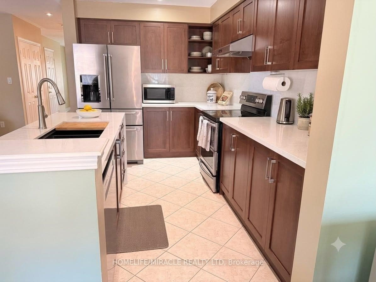 146 Cadillac Crescent photo 6