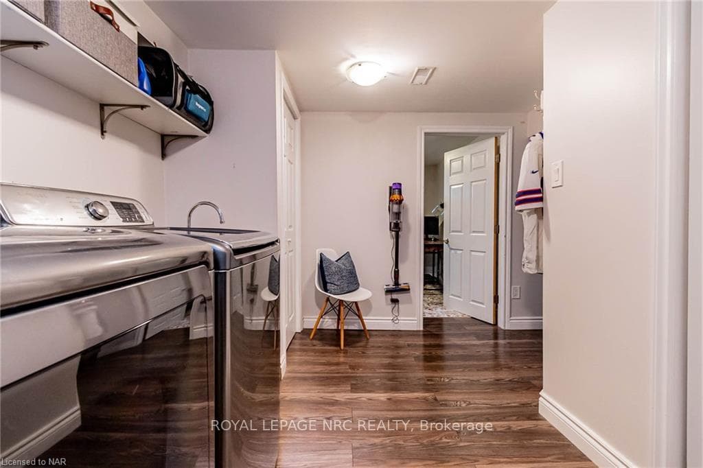 7069 WINDSOR Crescent photo 25