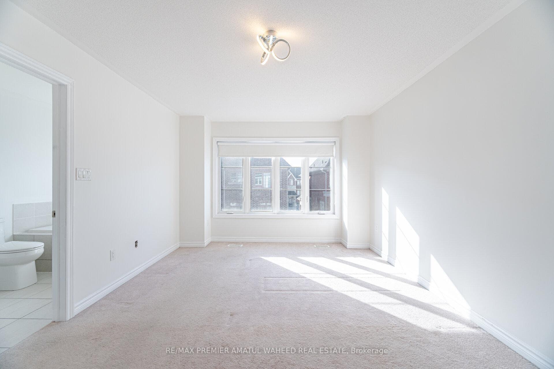 67 Farooq Boulevard photo 26