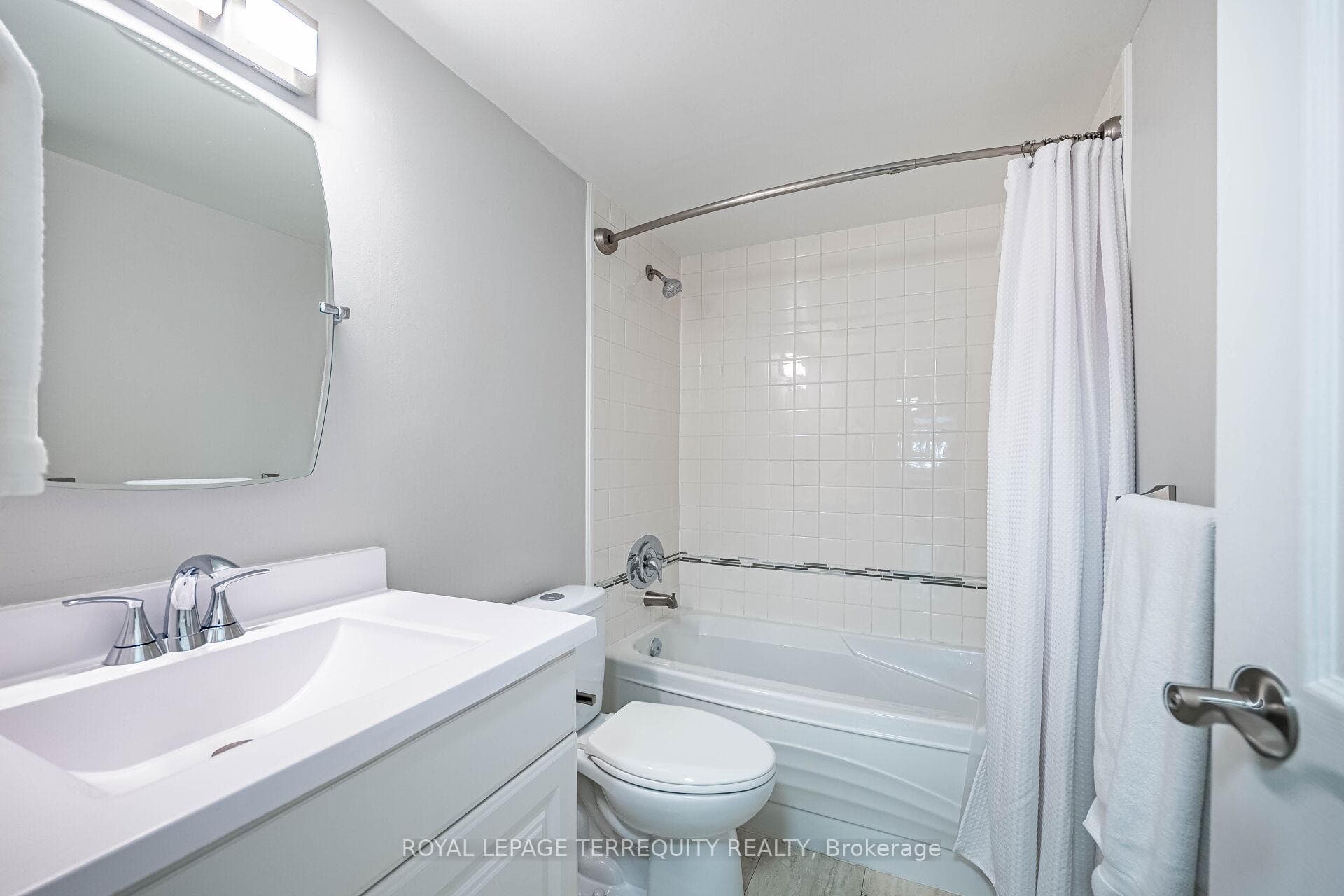 Renovated 4-piece Main Bathroom