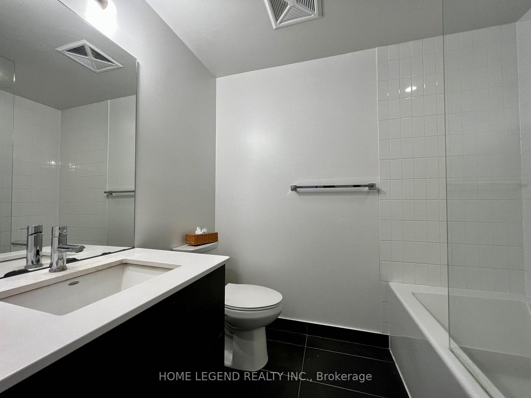 210 Simcoe Street Unit 2510 photo 8