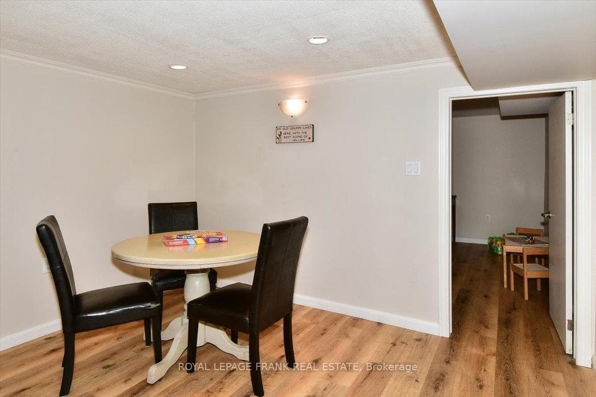 1369 Armstrong Drive photo 17