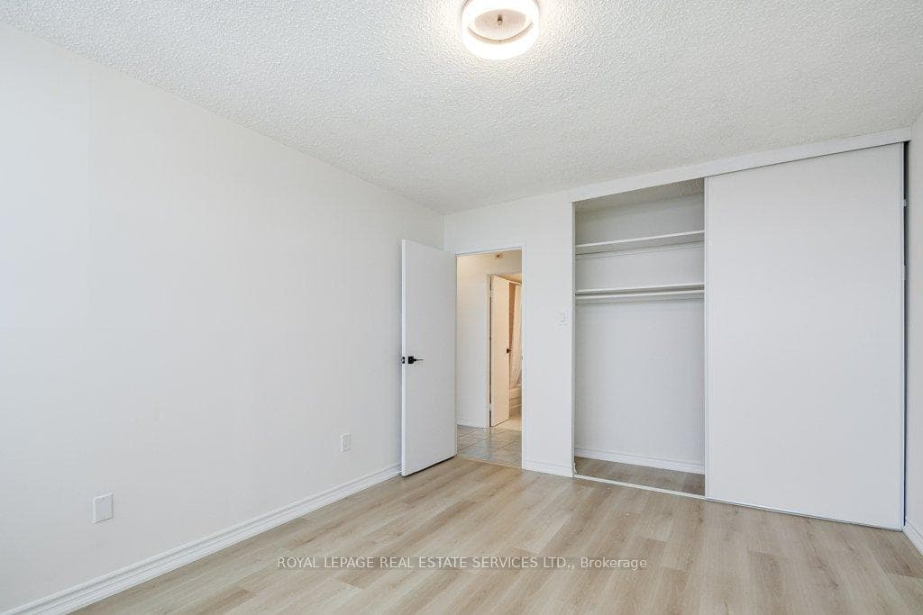 212 Kerr Street Unit 907 photo 30