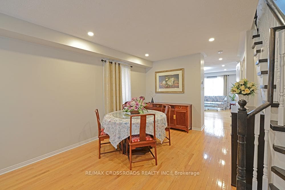48 Ayhart Street photo 4