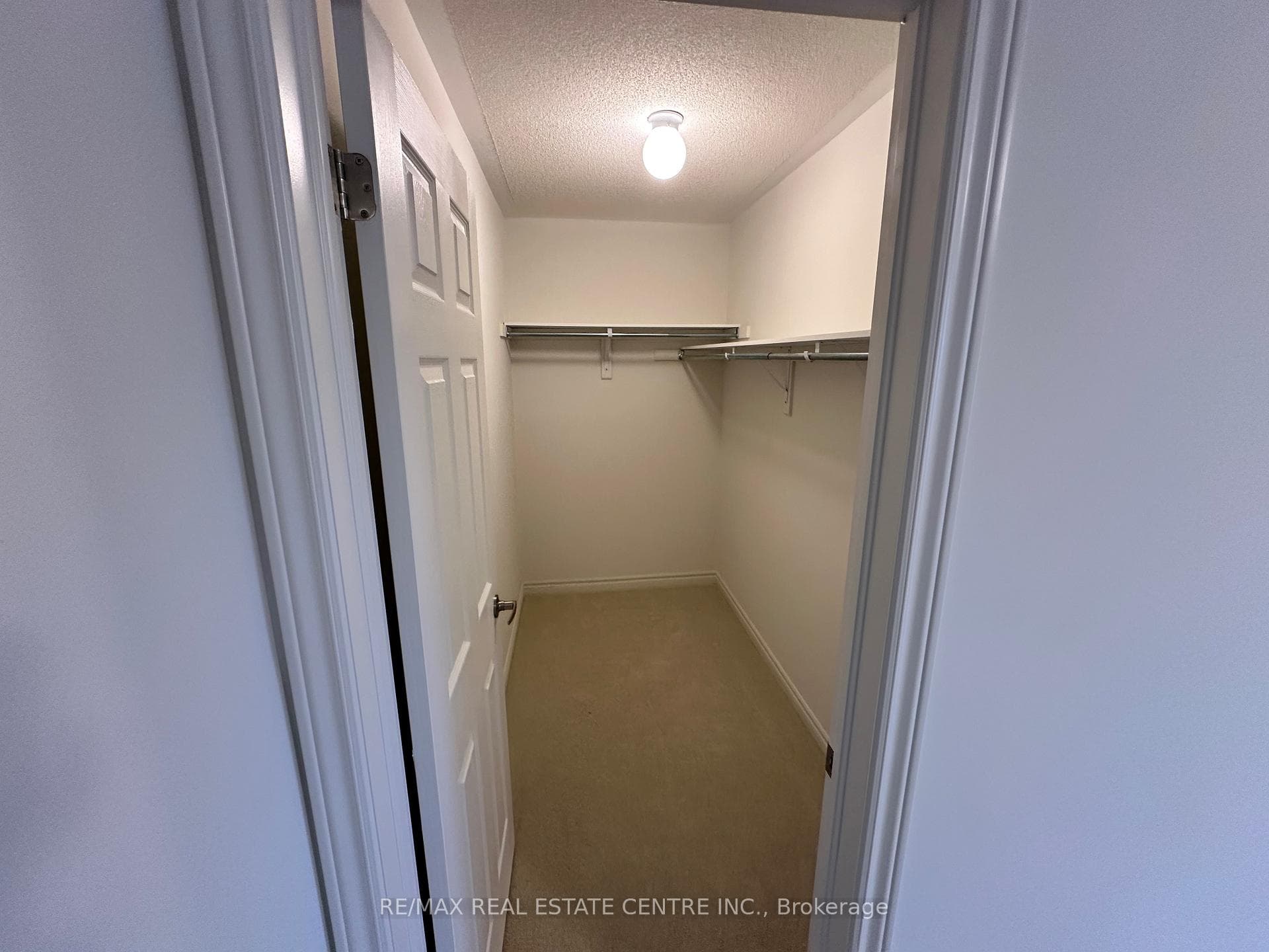 220 Elliot Avenue photo 20