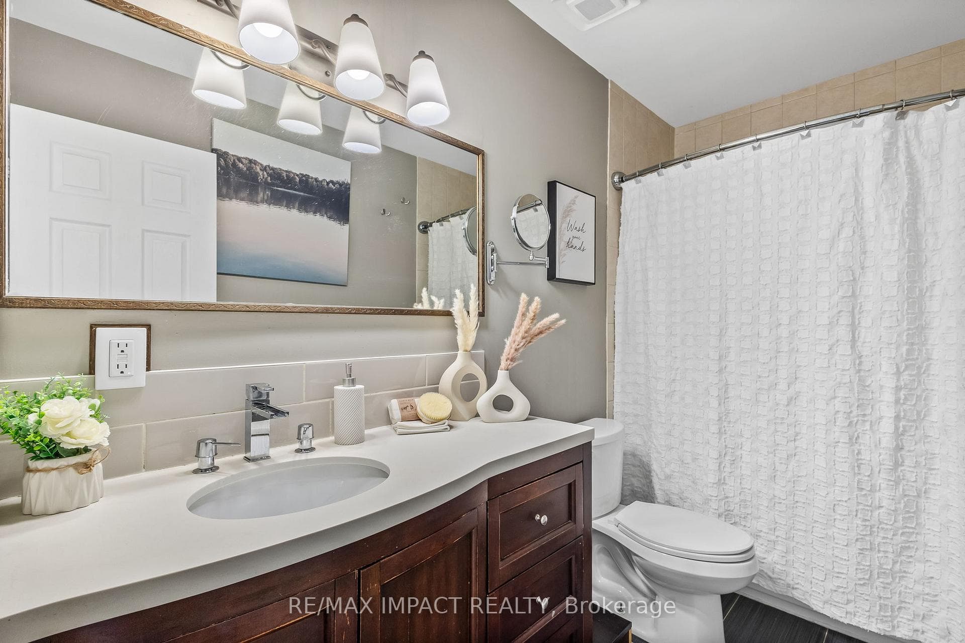 574 Devon Avenue photo 32
